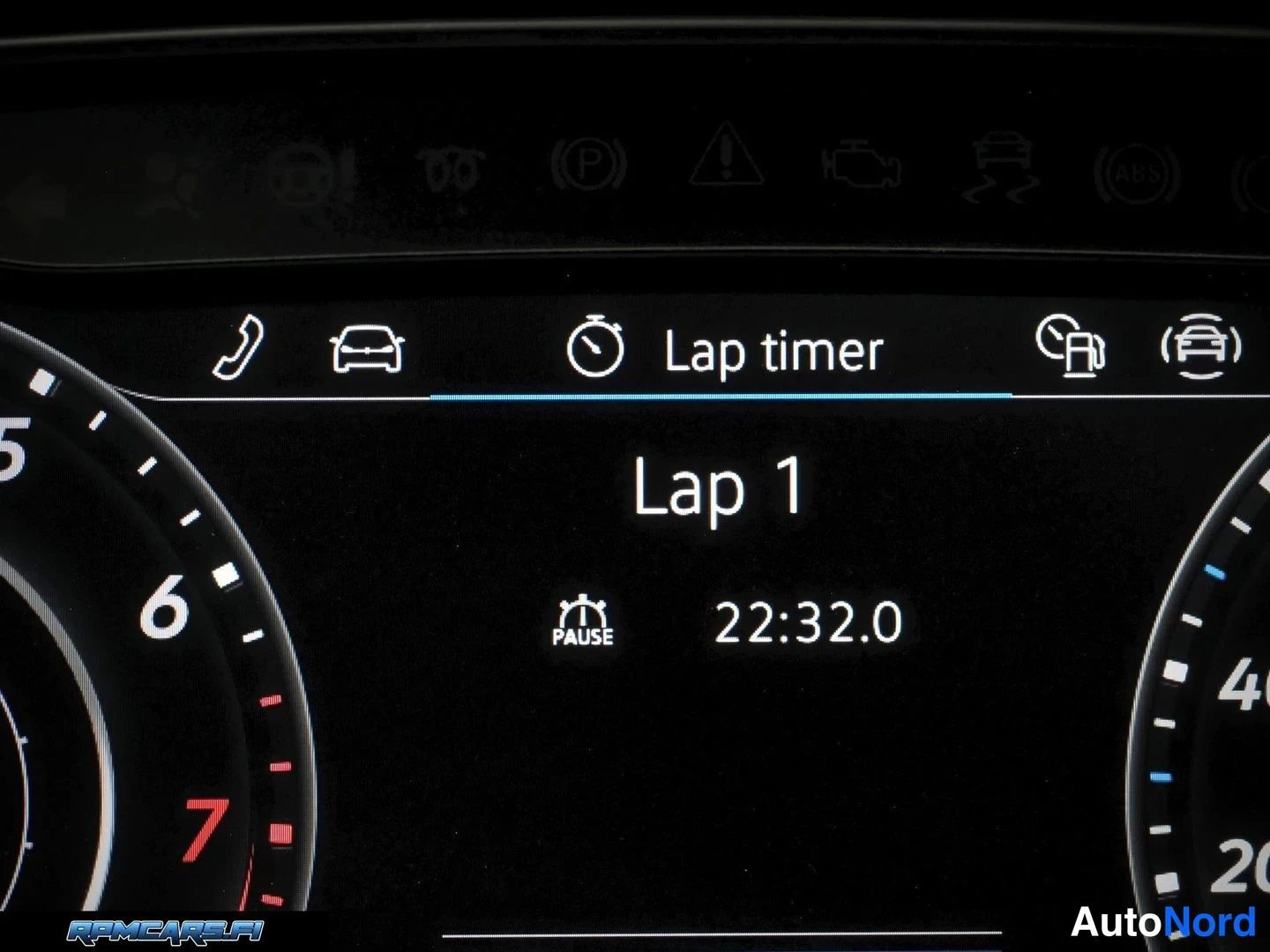 Valkoinen Volkswagen Golf 2018, yksityiskohta, kuva 33
