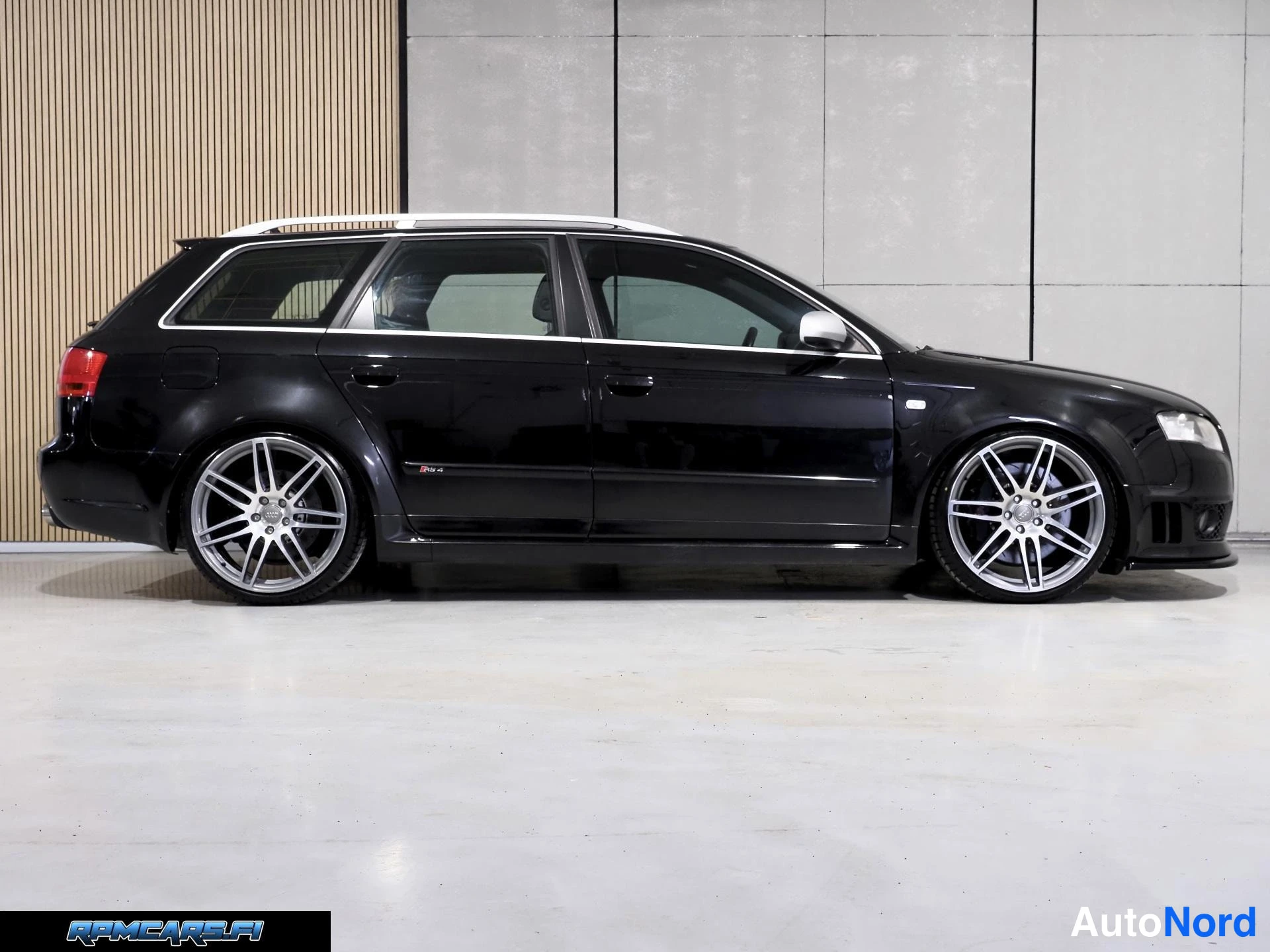 Musta Audi RS4 2007, etuviisto, keula oikealle, kuva 7