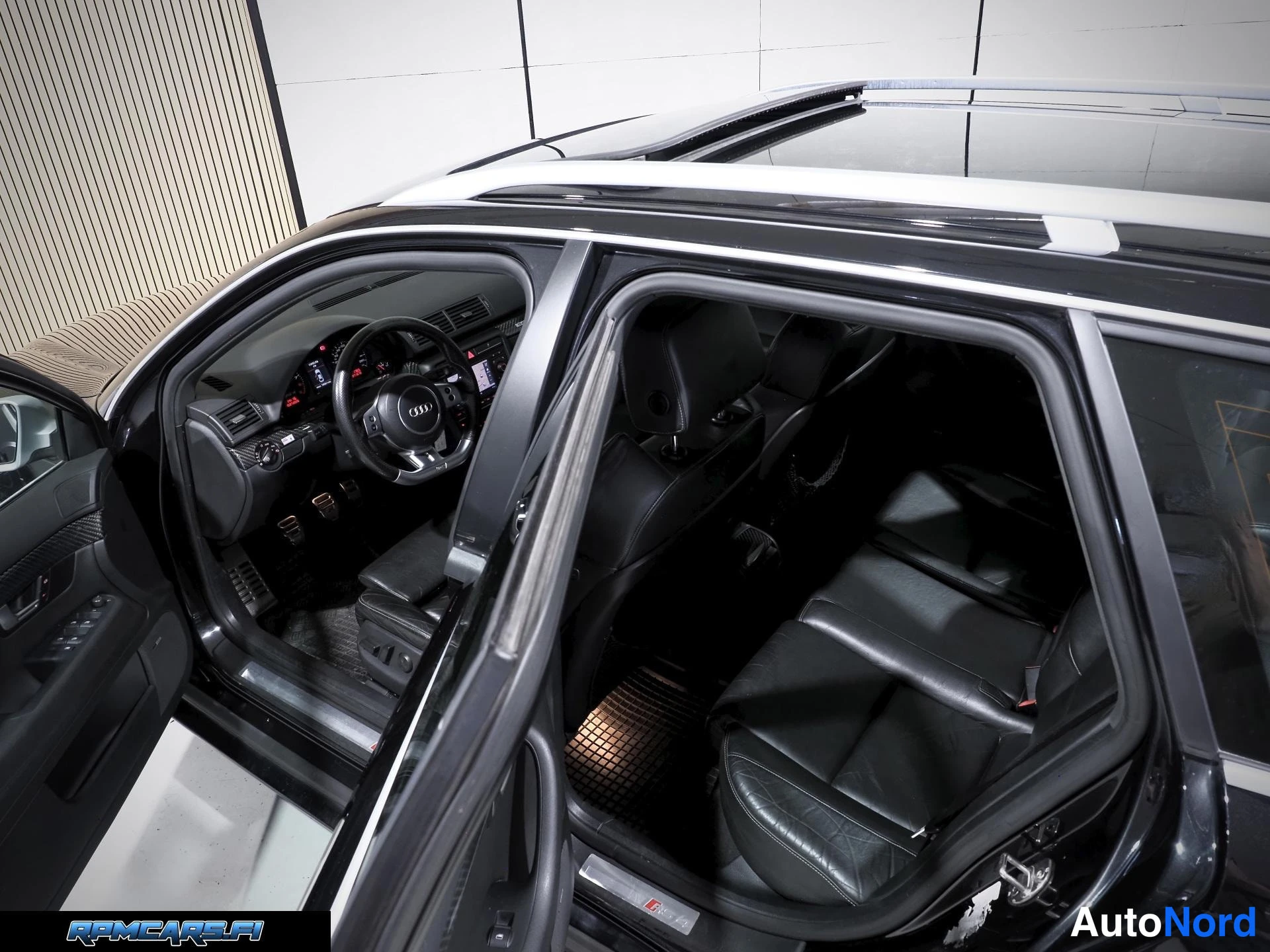 Musta Audi RS4 2007, ohjaamo, kuva 29