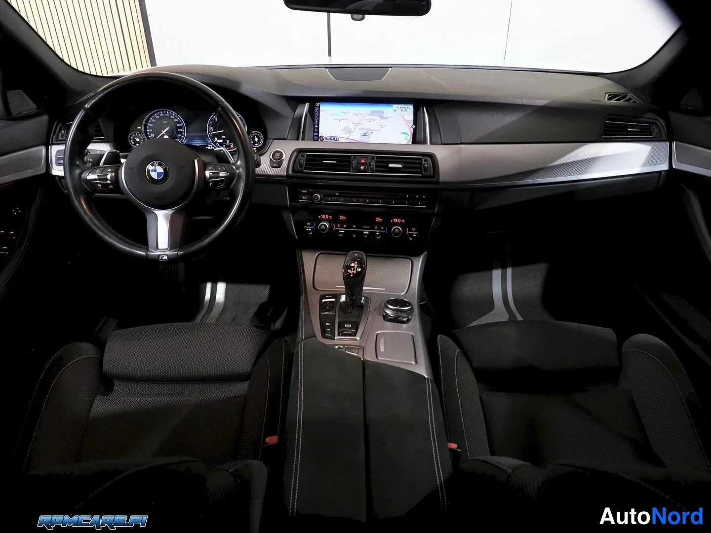 Valkoinen BMW M550d 2016, kuva 71