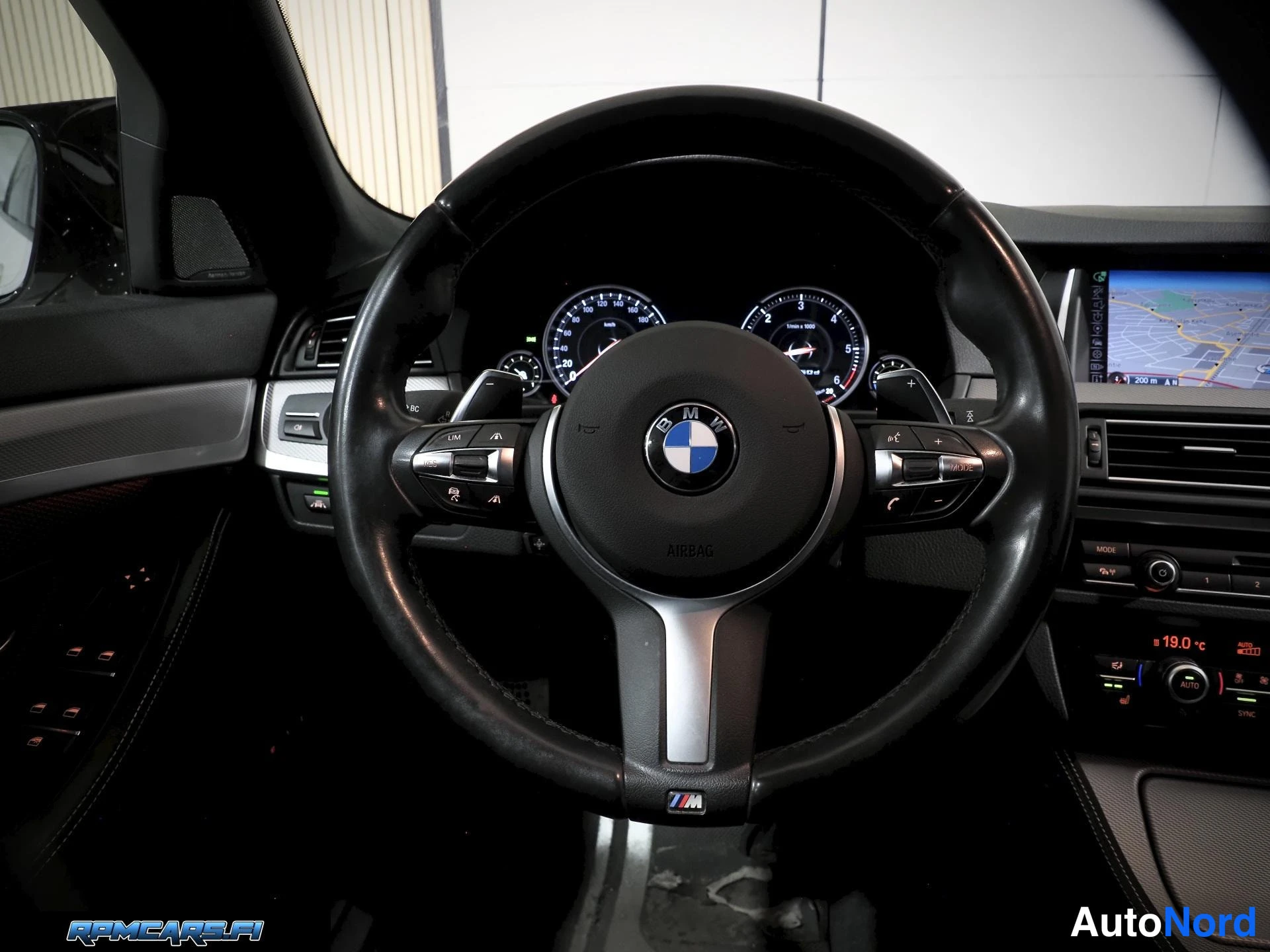 Valkoinen BMW M550d 2016, kuva 74