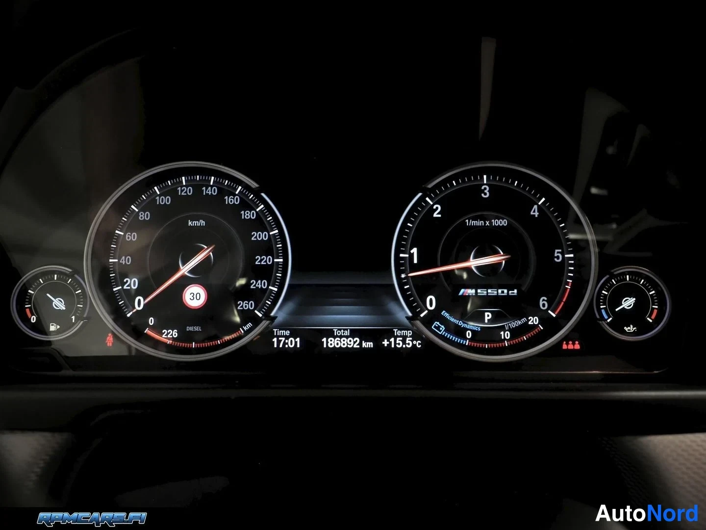 Valkoinen BMW M550d 2016, kuva 72