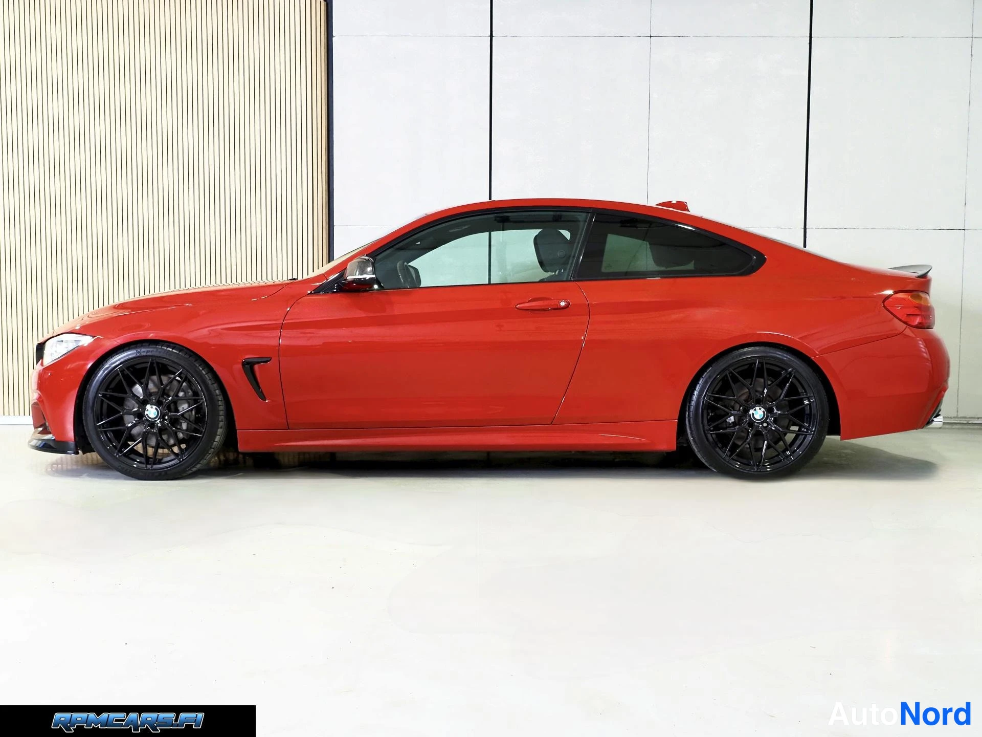 Punainen BMW 435d 2015, sivulta, kuva 19