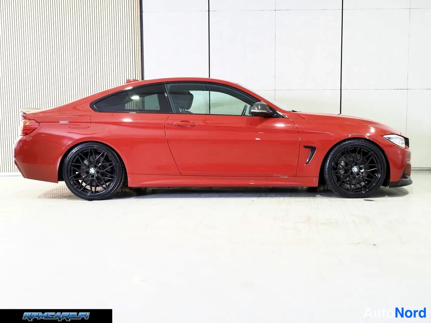 Punainen BMW 435d 2015, sivulta, kuva 18