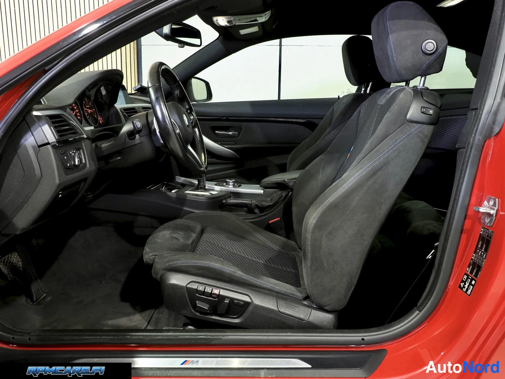 Punainen BMW 435d 2015, sivulta, kuva 26
