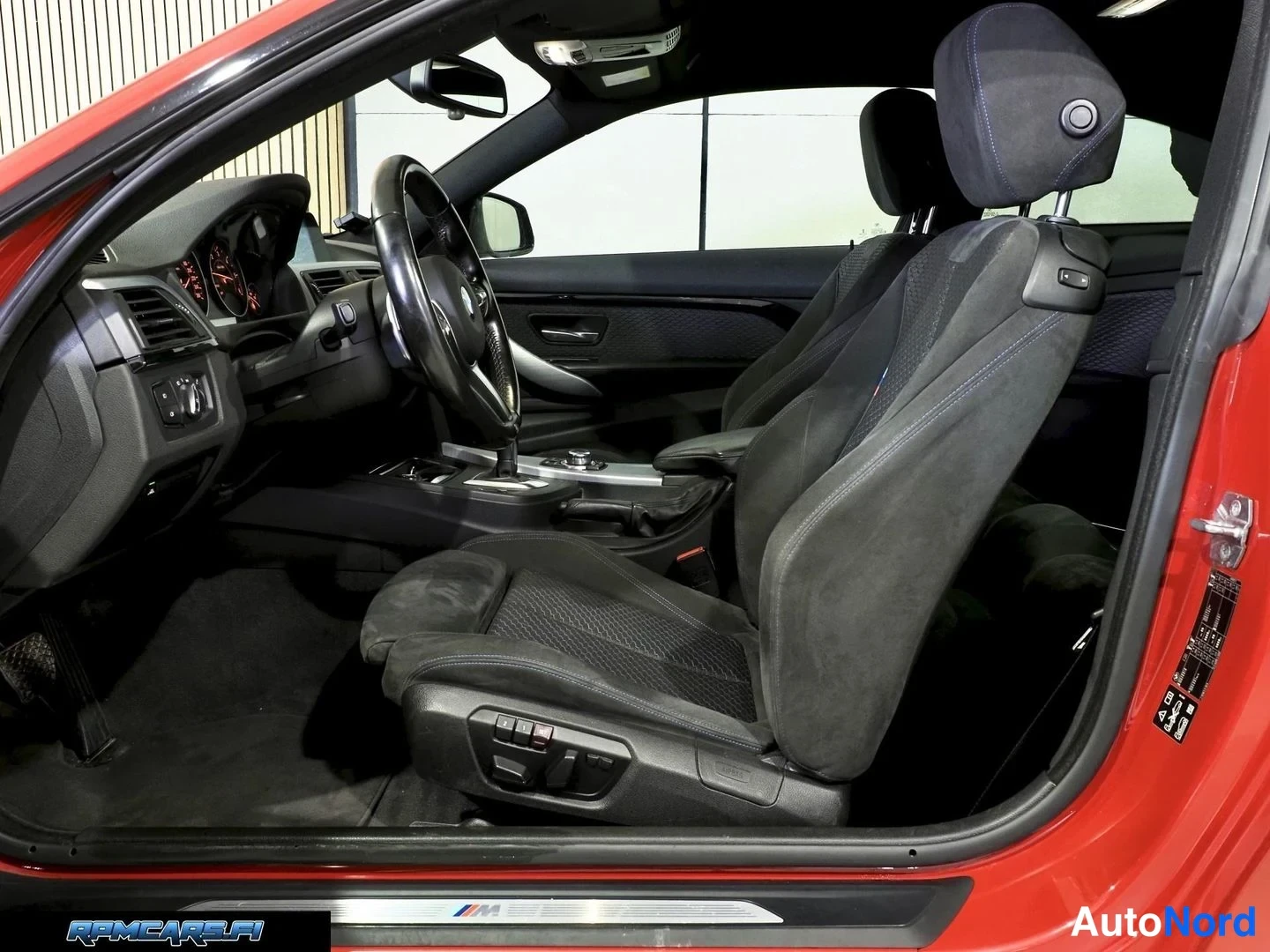 Punainen BMW 435d 2015, sivulta, kuva 22