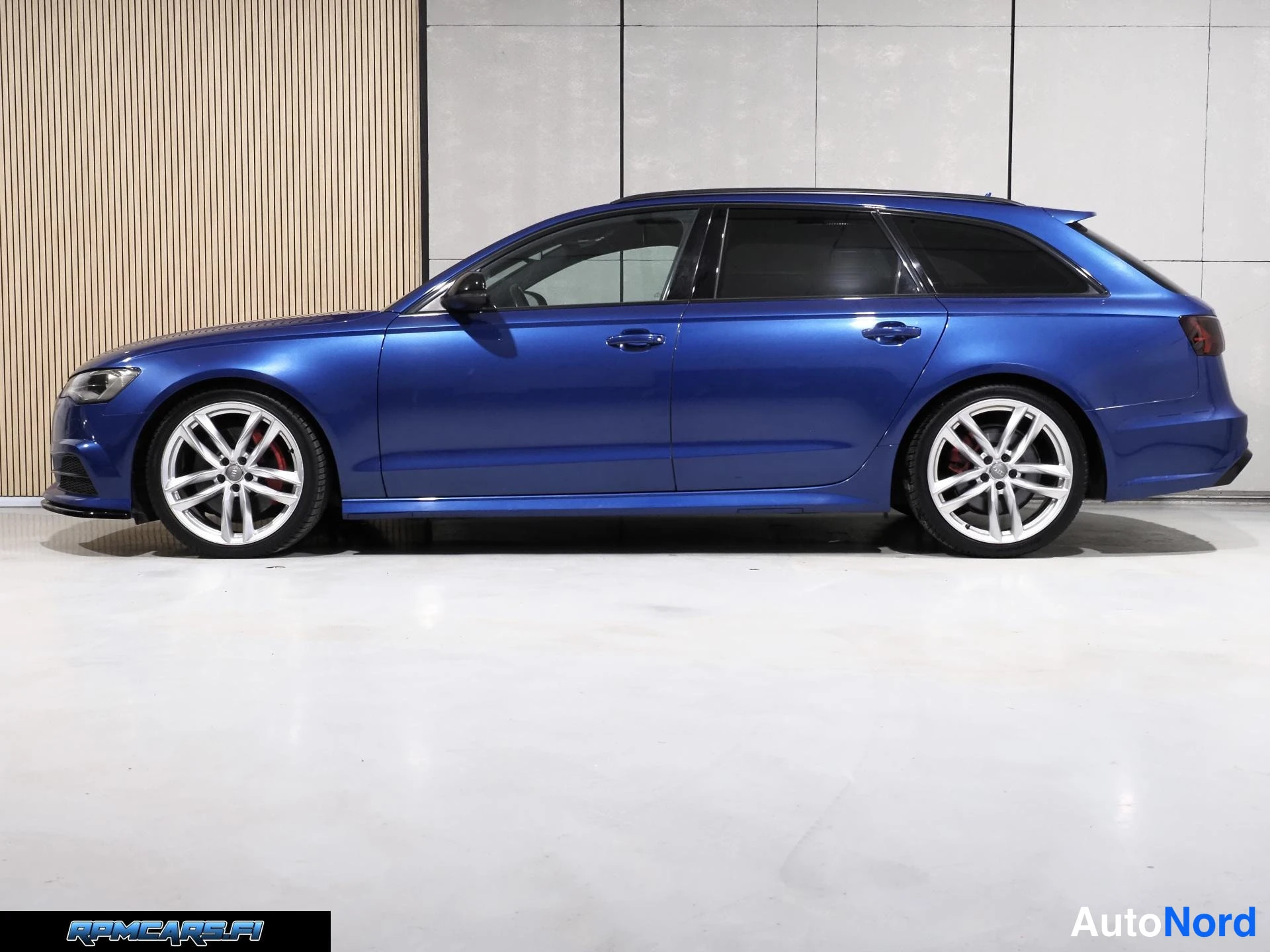 Sininen Audi A6 2016, sivulta, kuva 17