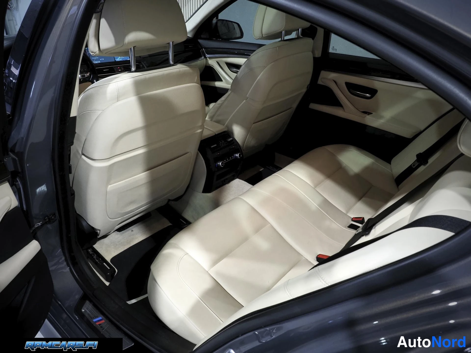 Harmaa BMW M550d 2014, kuva 28