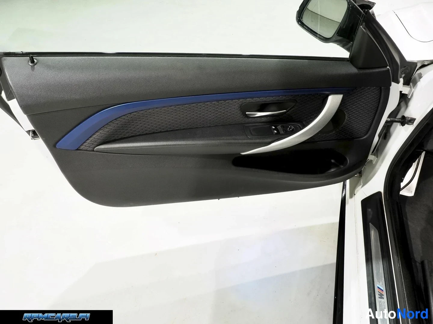 Valkoinen BMW 435d 2014, sivulta, kuva 21