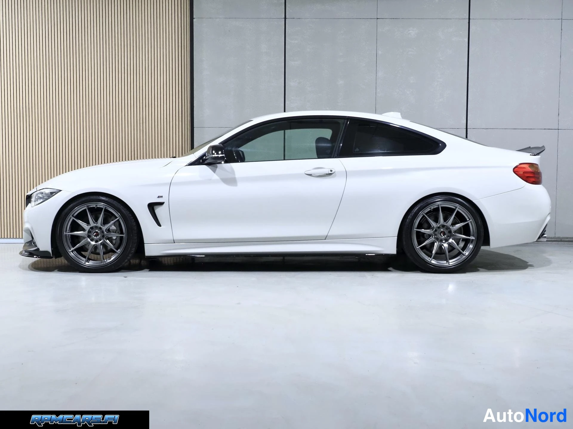 Valkoinen BMW 435d 2014, etuviisto, keula vasemmalle, kuva 3