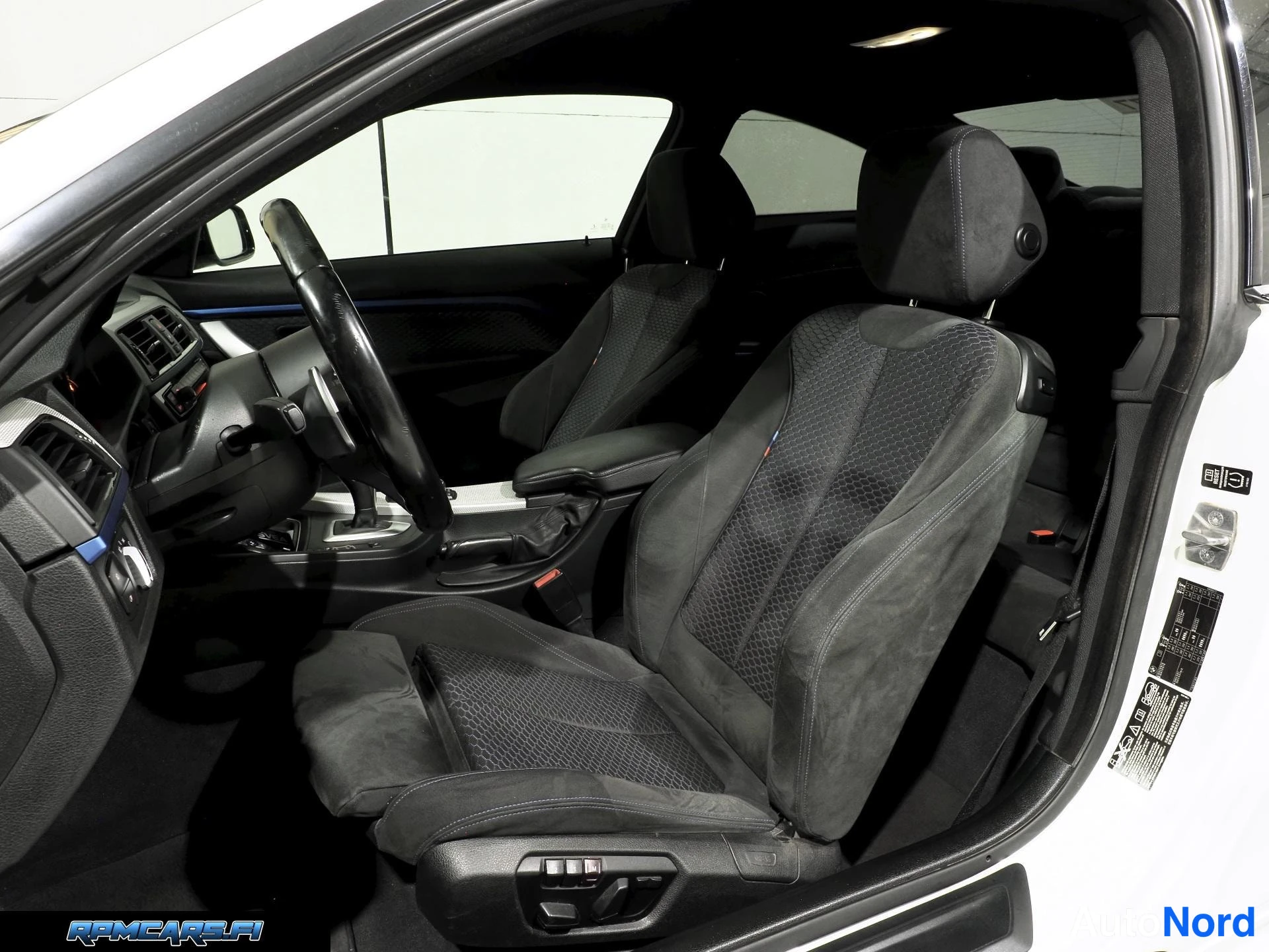 Valkoinen BMW 435d 2014, etuistuimet, kuva 45
