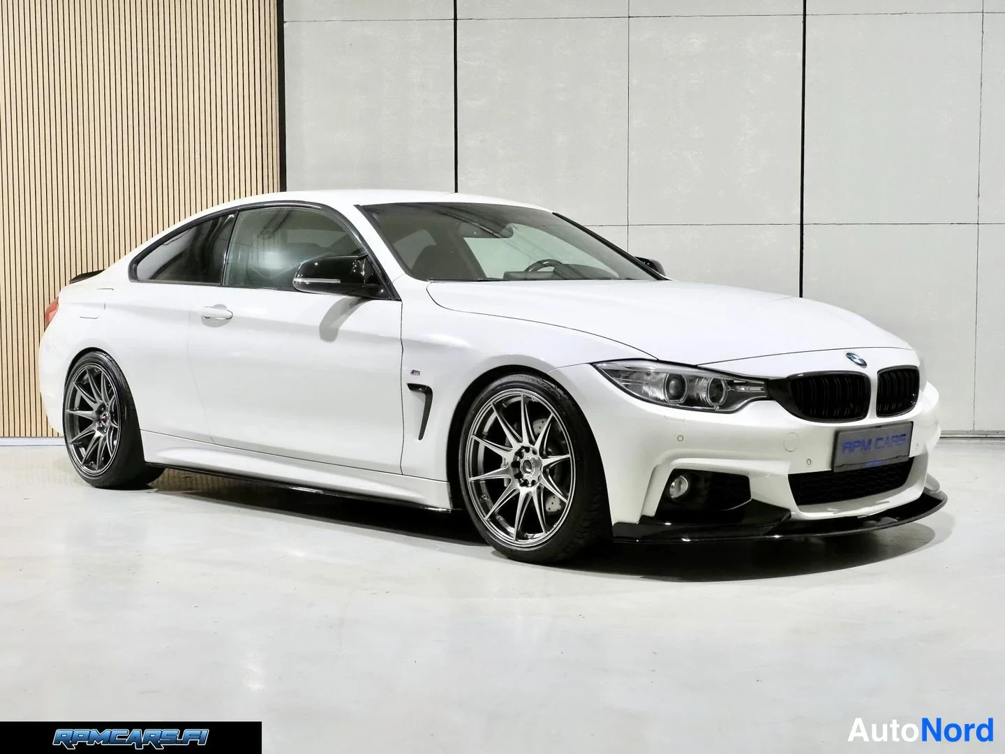 Valkoinen BMW 435d 2014, etuviisto, keula oikealle, kuva 5