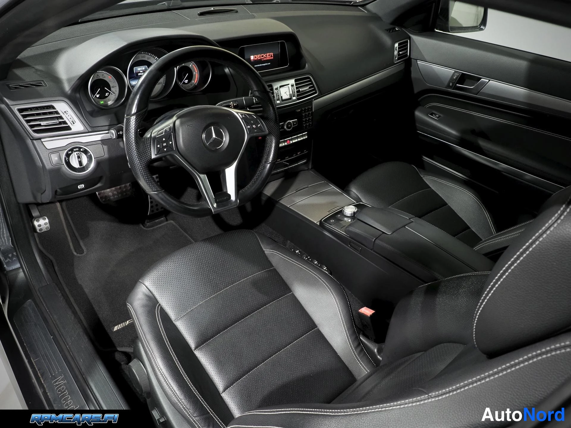 Harmaa Mercedes-Benz E 2014, ohjaamo, kuva 41