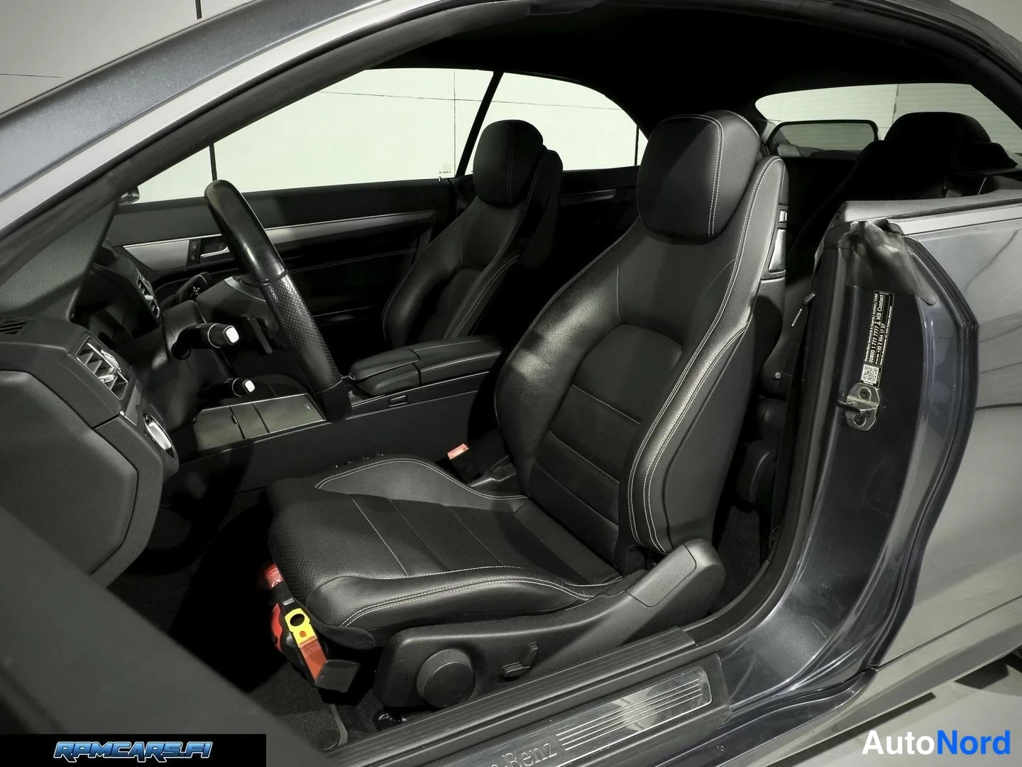 Harmaa Mercedes-Benz E 2014, kuva 73