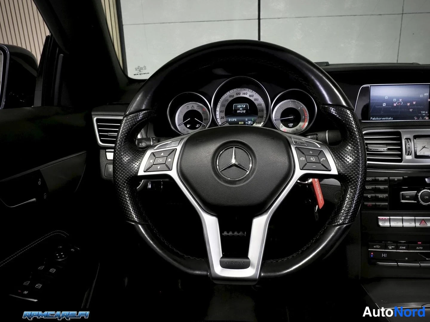 Harmaa Mercedes-Benz E 2014, yksityiskohta, kuva 49