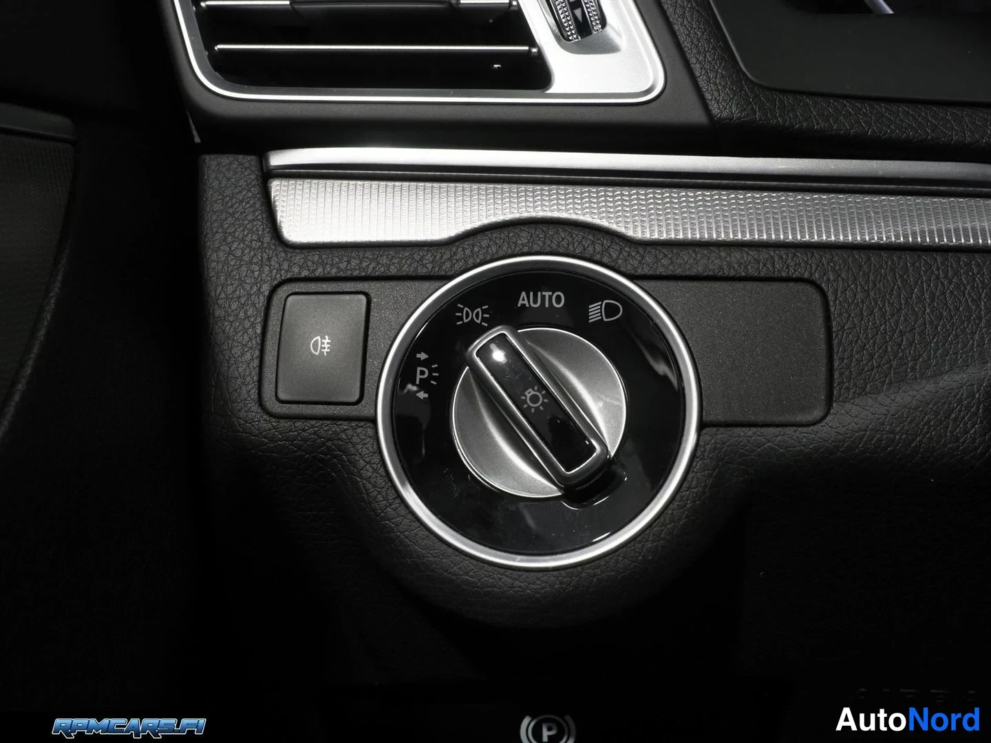 Harmaa Mercedes-Benz E 2014, kuva 67