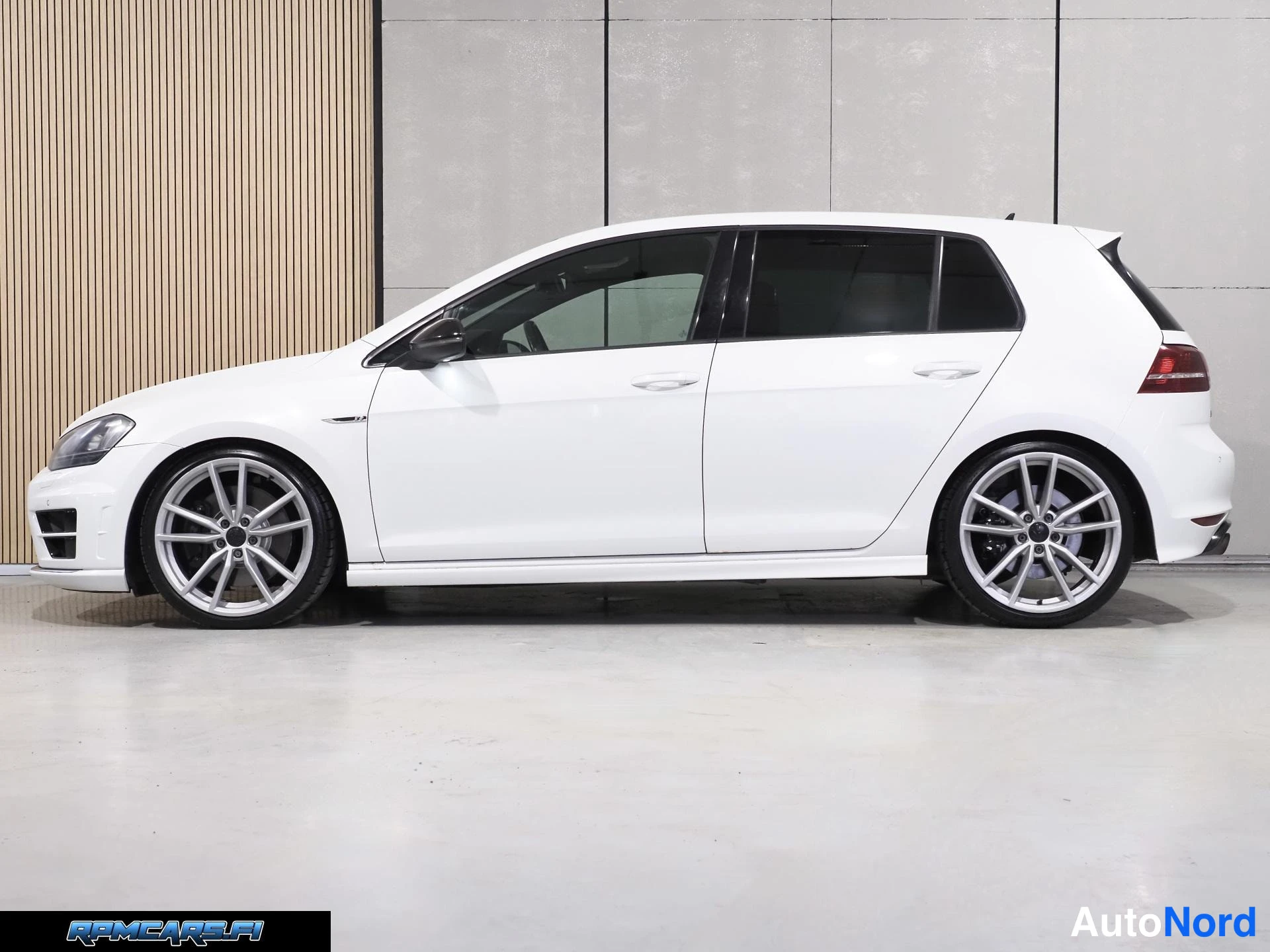 Valkoinen Volkswagen Golf 2014, sivulta, kuva 15
