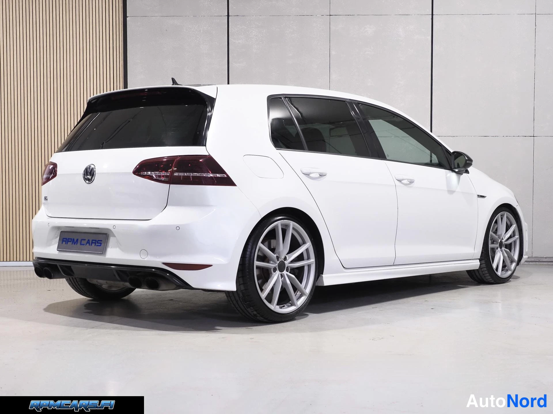 Valkoinen Volkswagen Golf 2014, takaviisto, kuva 22