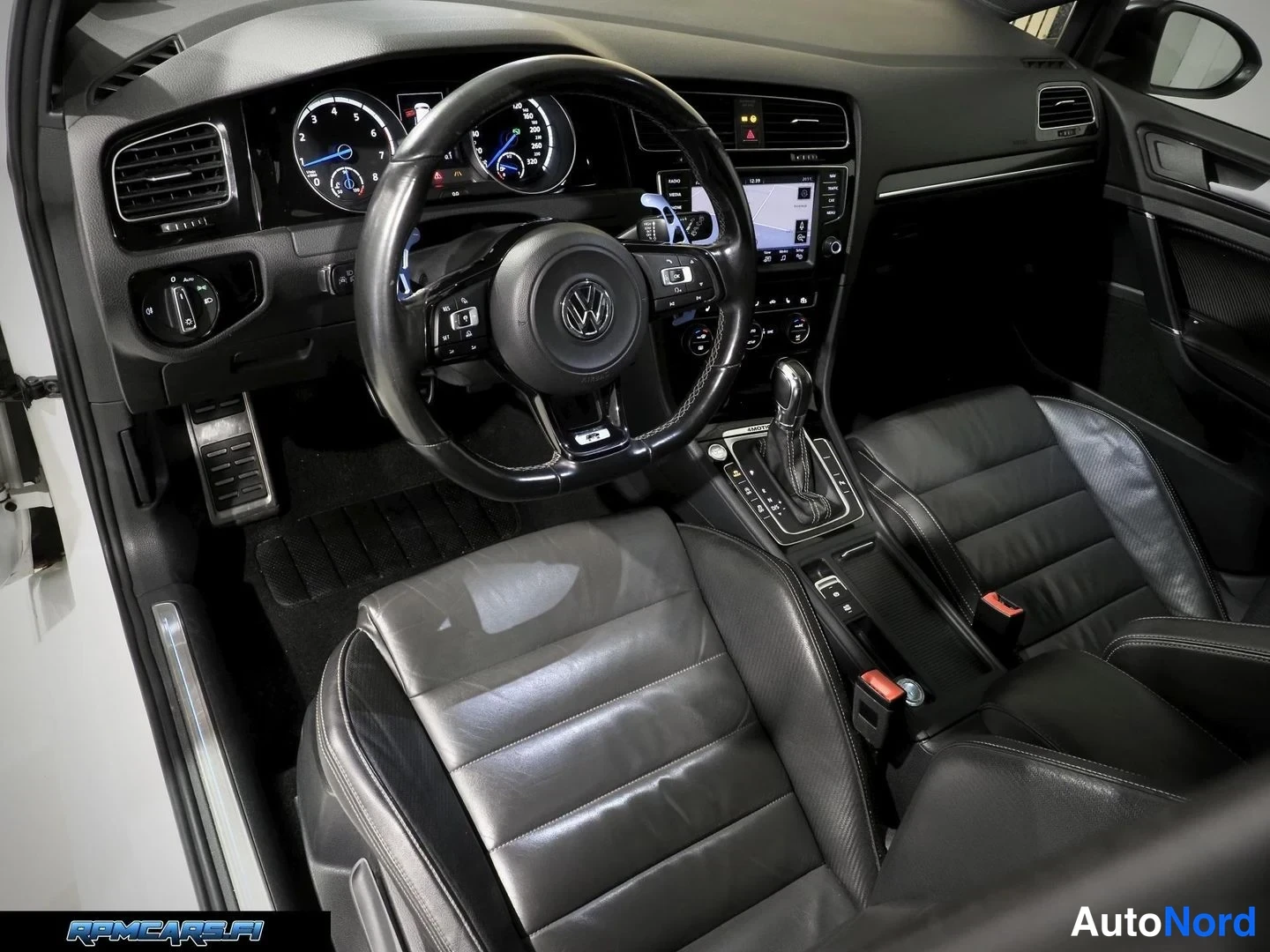 Valkoinen Volkswagen Golf 2014, edestä, kuva 9