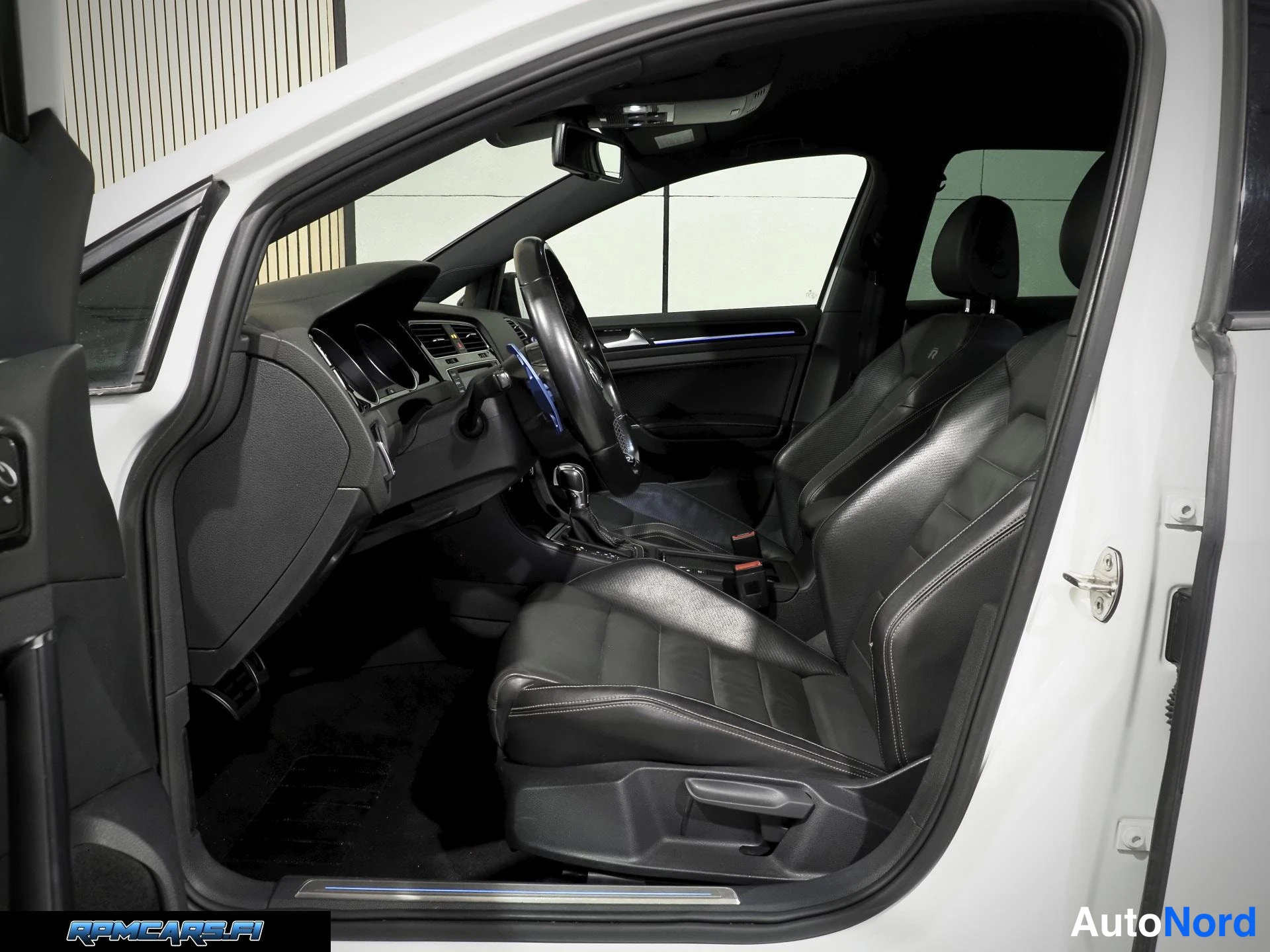 Valkoinen Volkswagen Golf 2014, kuva 72