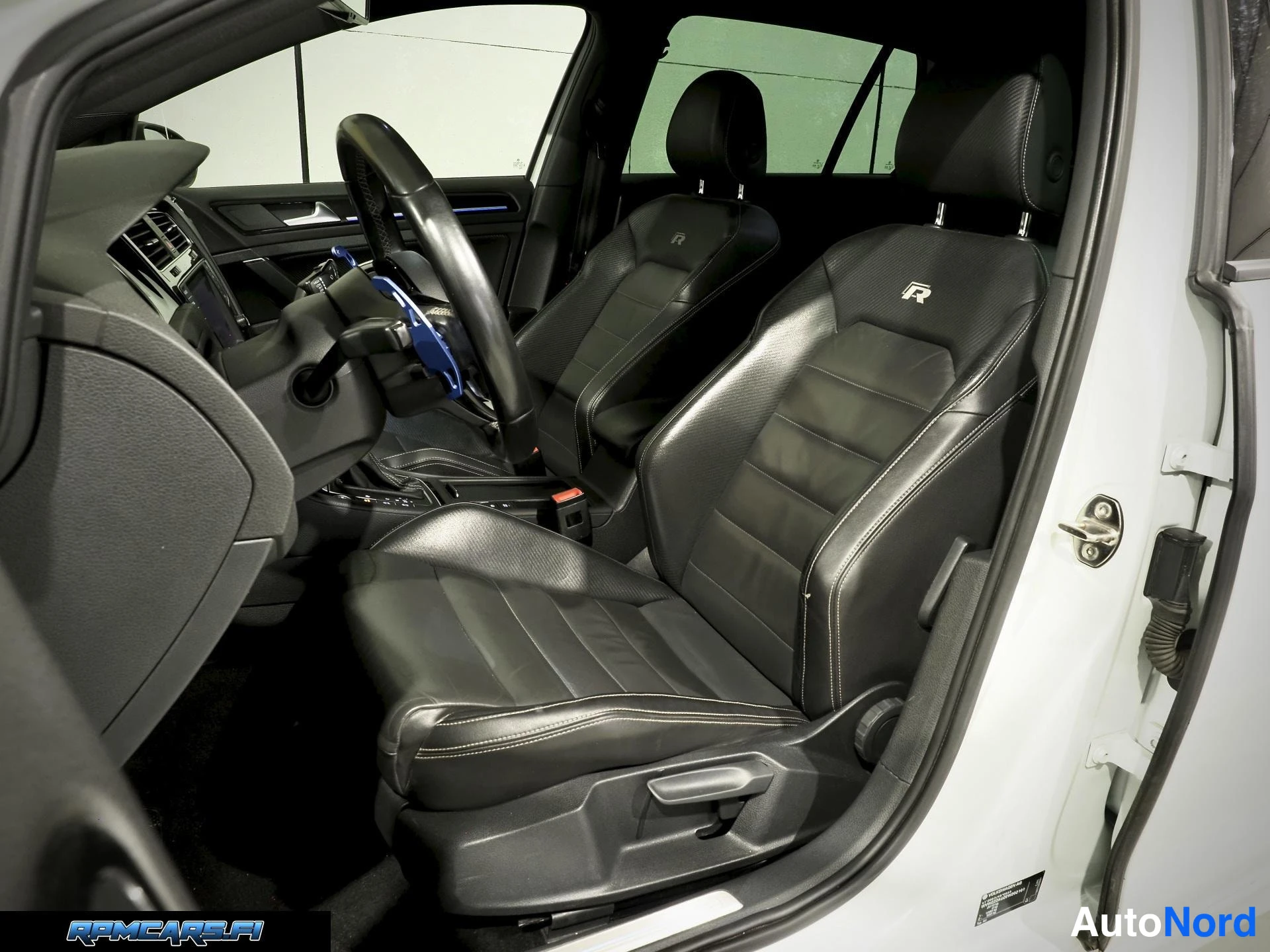 Valkoinen Volkswagen Golf 2014, kuva 51