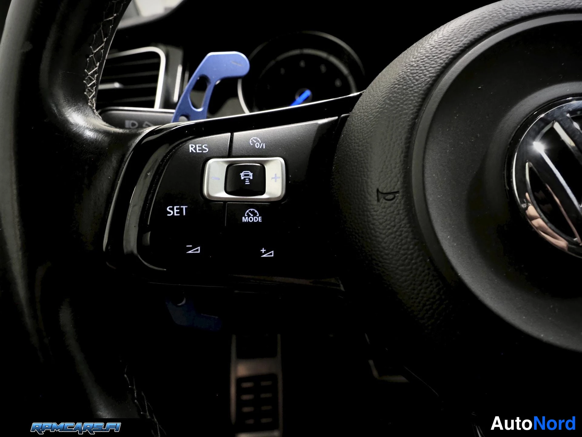 Valkoinen Volkswagen Golf 2014, sivulta, kuva 18