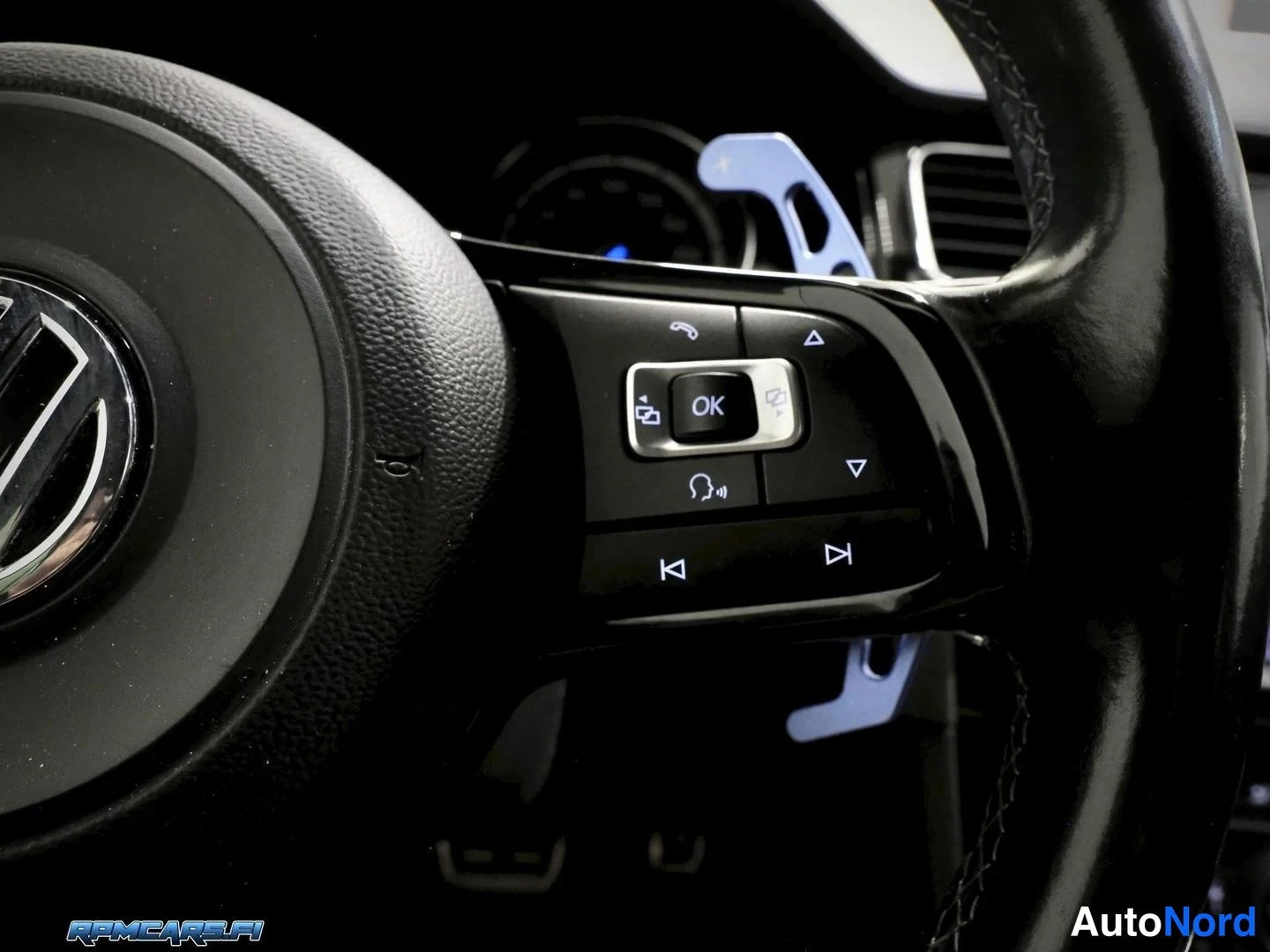 Valkoinen Volkswagen Golf 2014, edestä, kuva 12