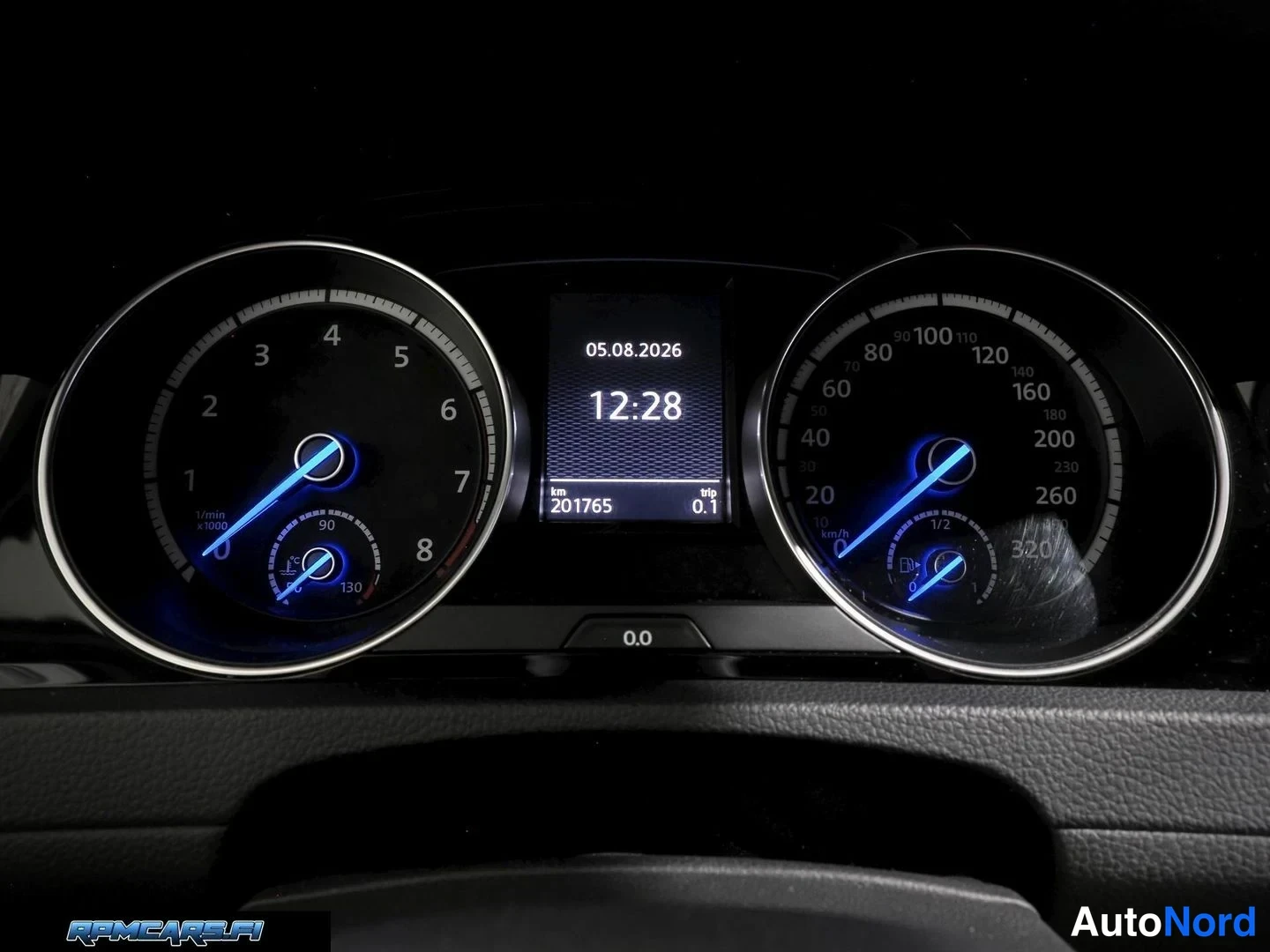 Valkoinen Volkswagen Golf 2014, edestä, kuva 13