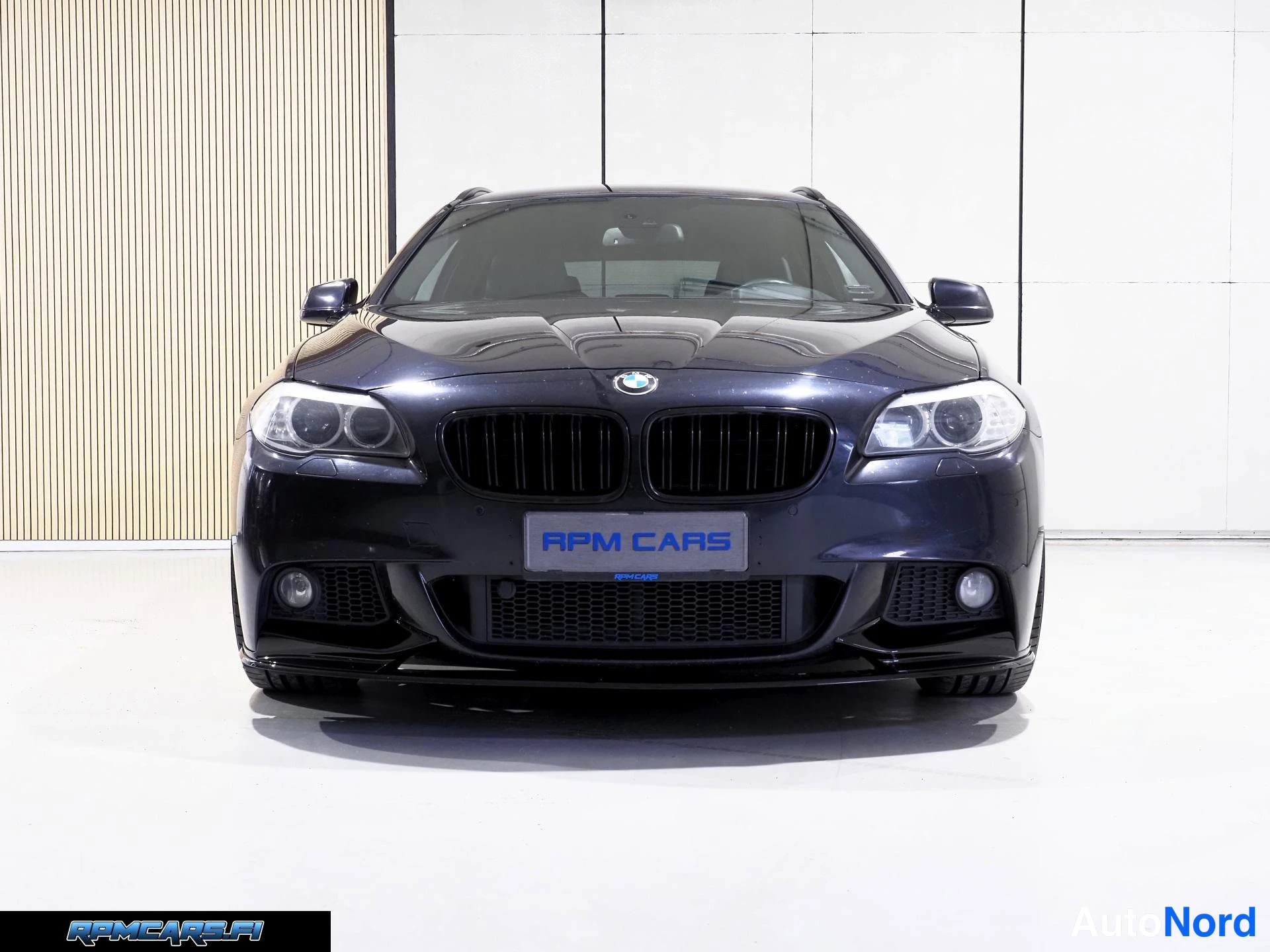 Musta BMW 535i 2012, edestä, kuva 6