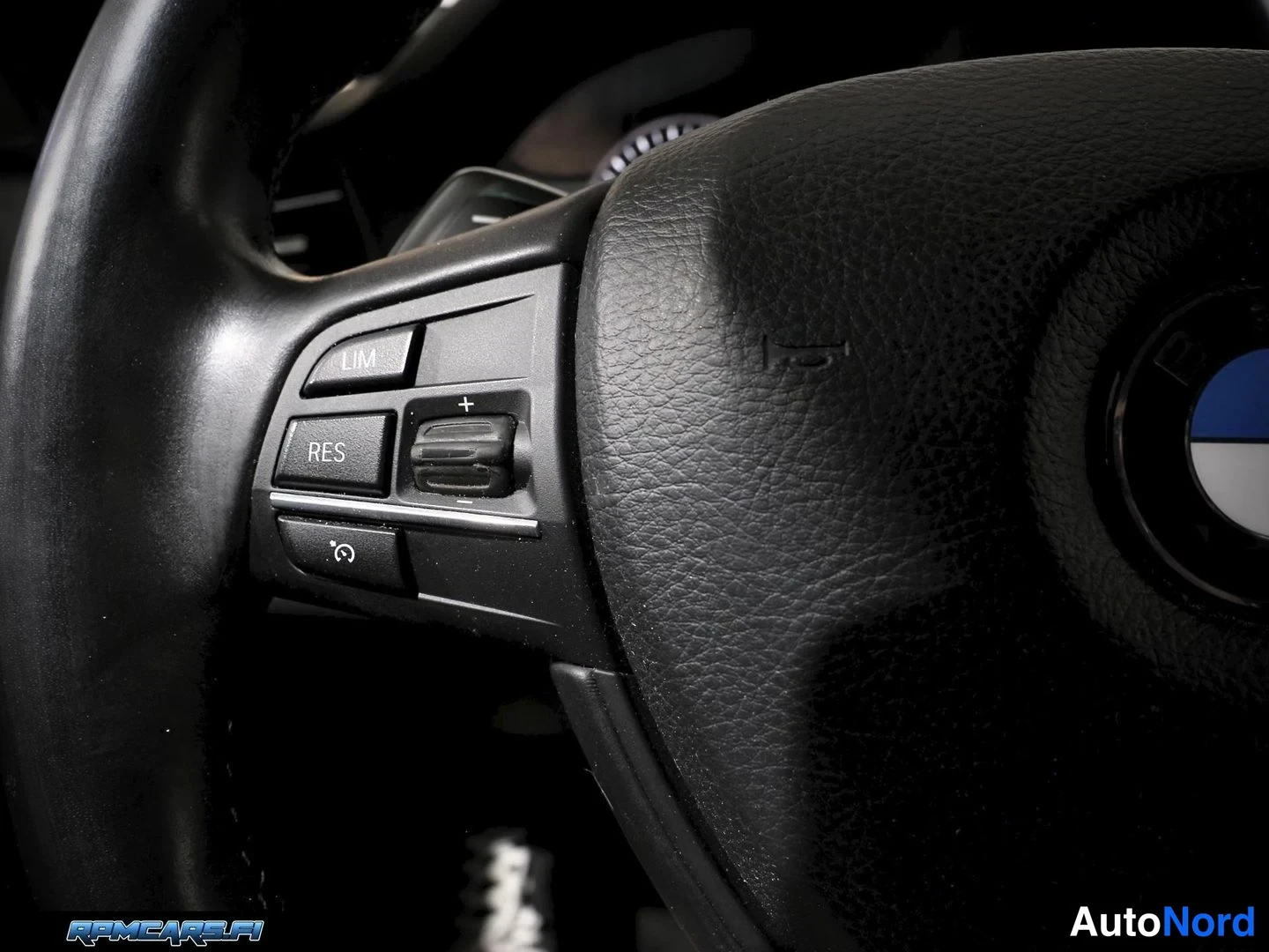 Musta BMW 535i 2012, yksityiskohta, kuva 36