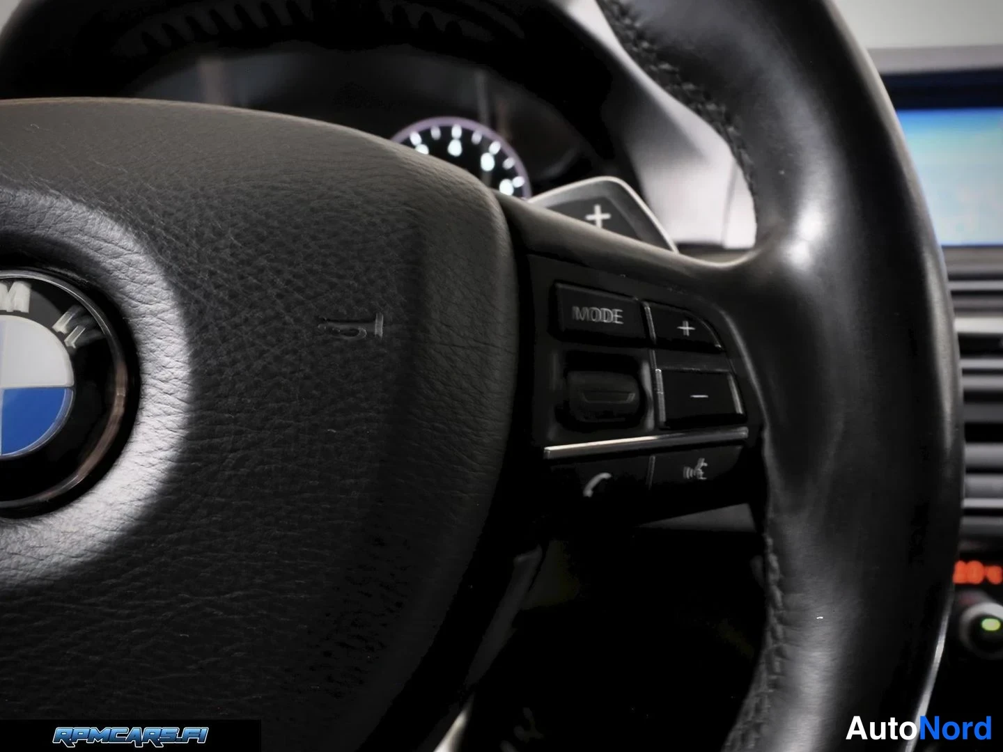 Musta BMW 535i 2012, yksityiskohta, kuva 37