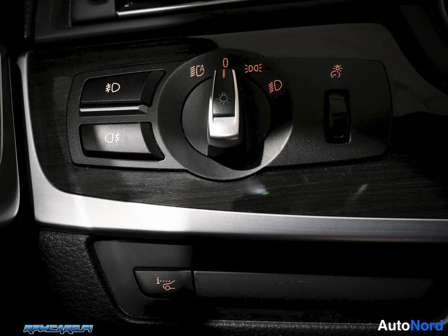 Musta BMW 535i 2012, yksityiskohta, kuva 38