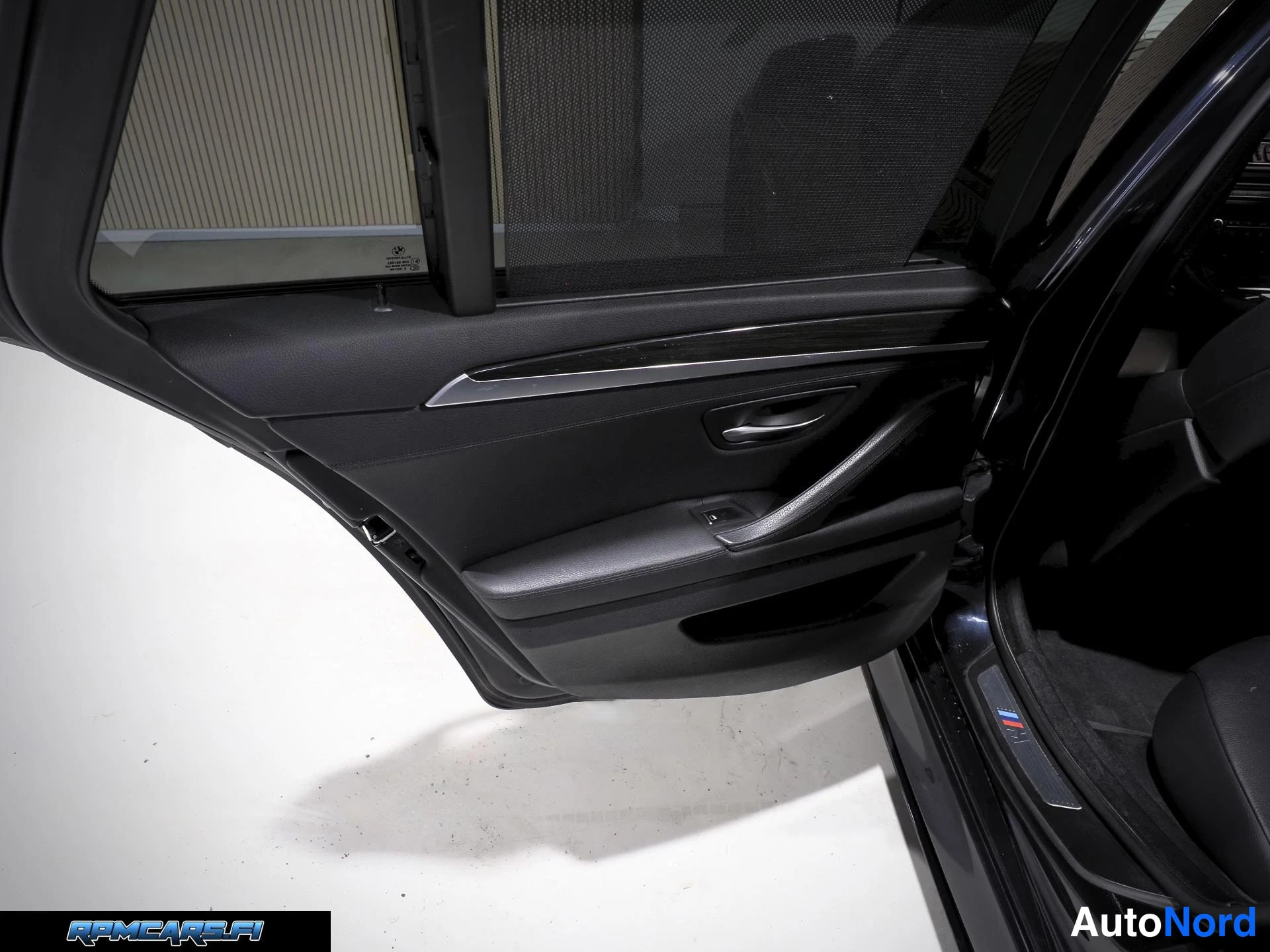 Musta BMW 535i 2012, edestä, kuva 29