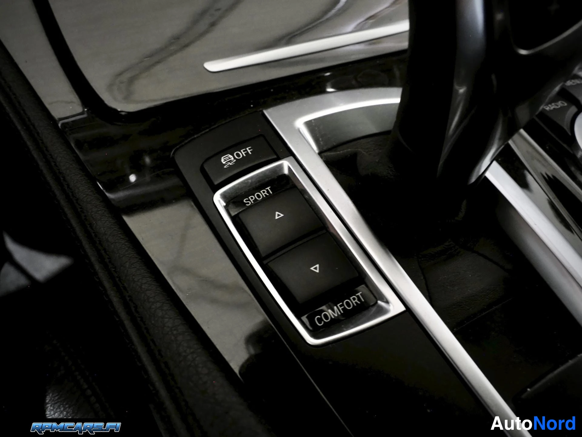 Musta BMW 535i 2012, sivulta, kuva 14
