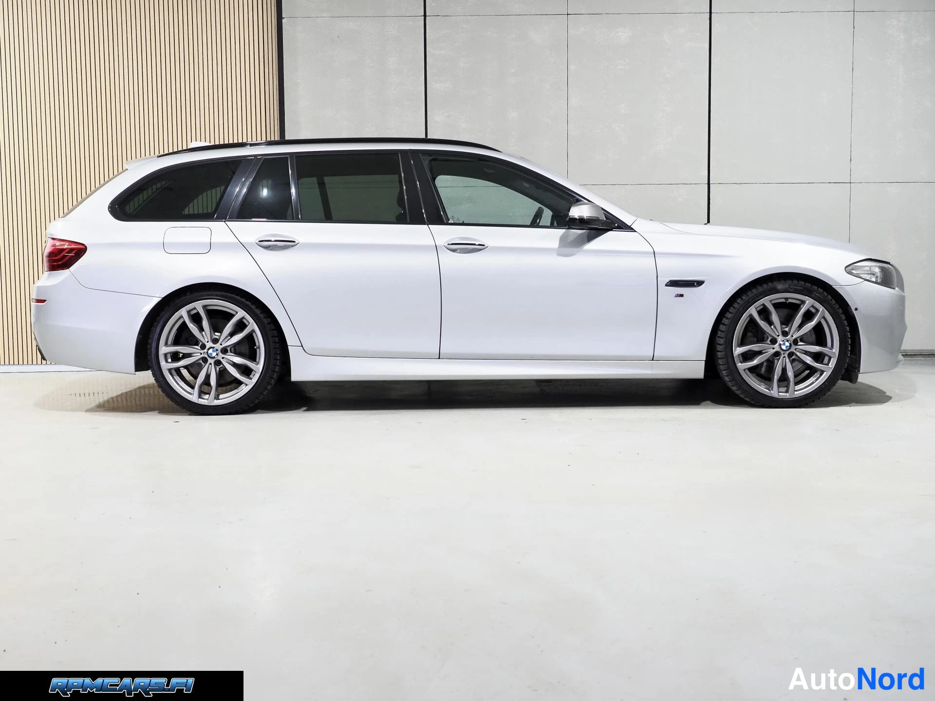 Hopea BMW M550d 2015, etuviisto, keula oikealle, kuva 6