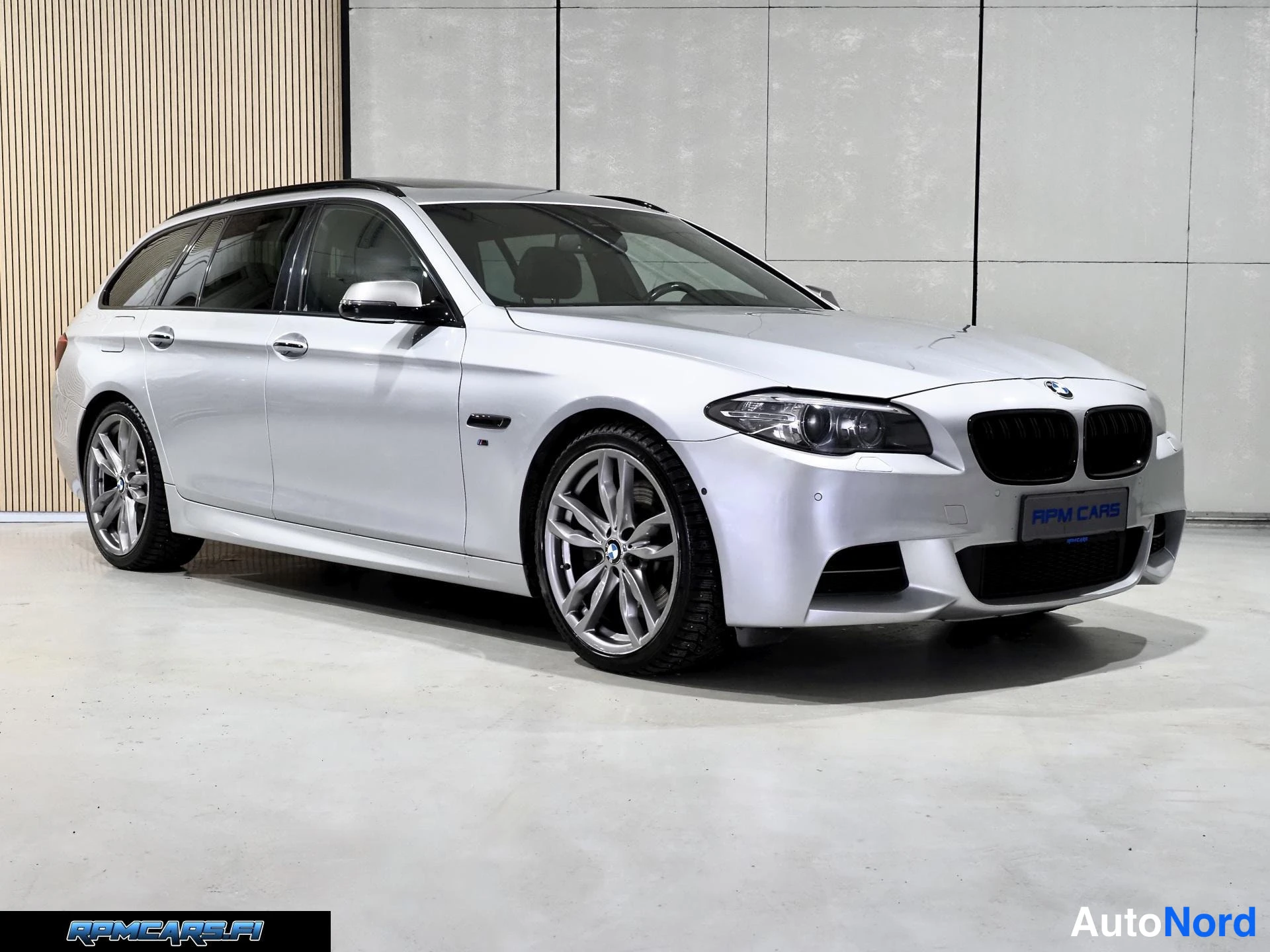 Hopea BMW M550d 2015, etuviisto, keula oikealle, kuva 7