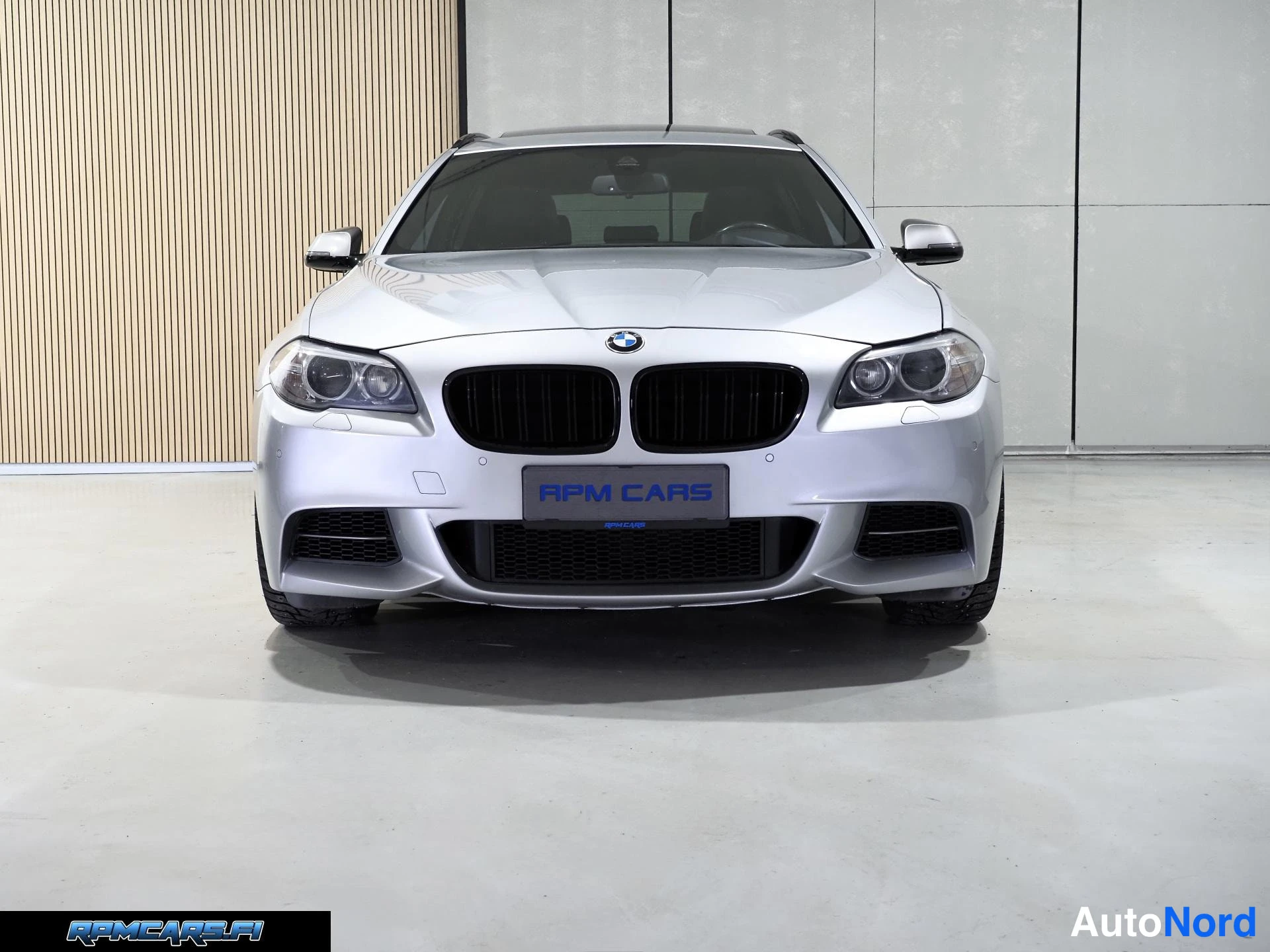 Hopea BMW M550d 2015, edestä, kuva 11