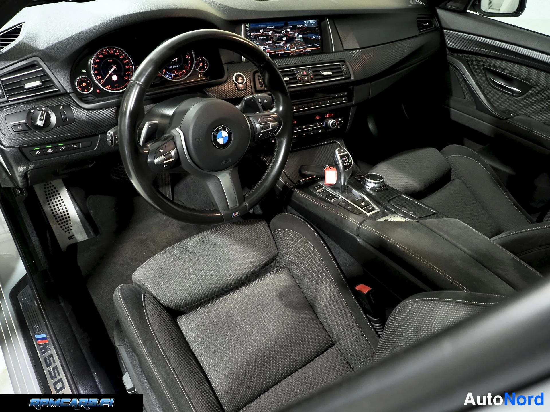 Hopea BMW M550d 2015, sivulta, kuva 16