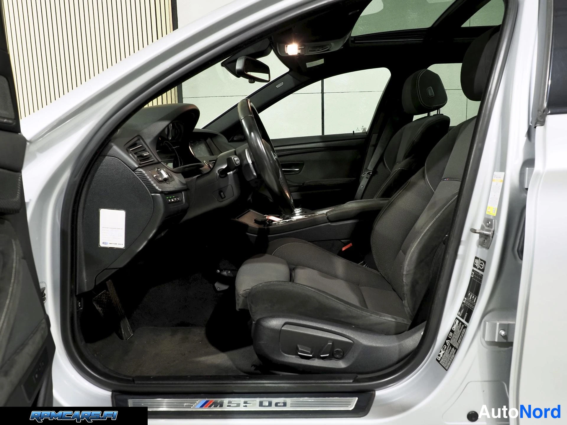 Hopea BMW M550d 2015, sivulta, kuva 17