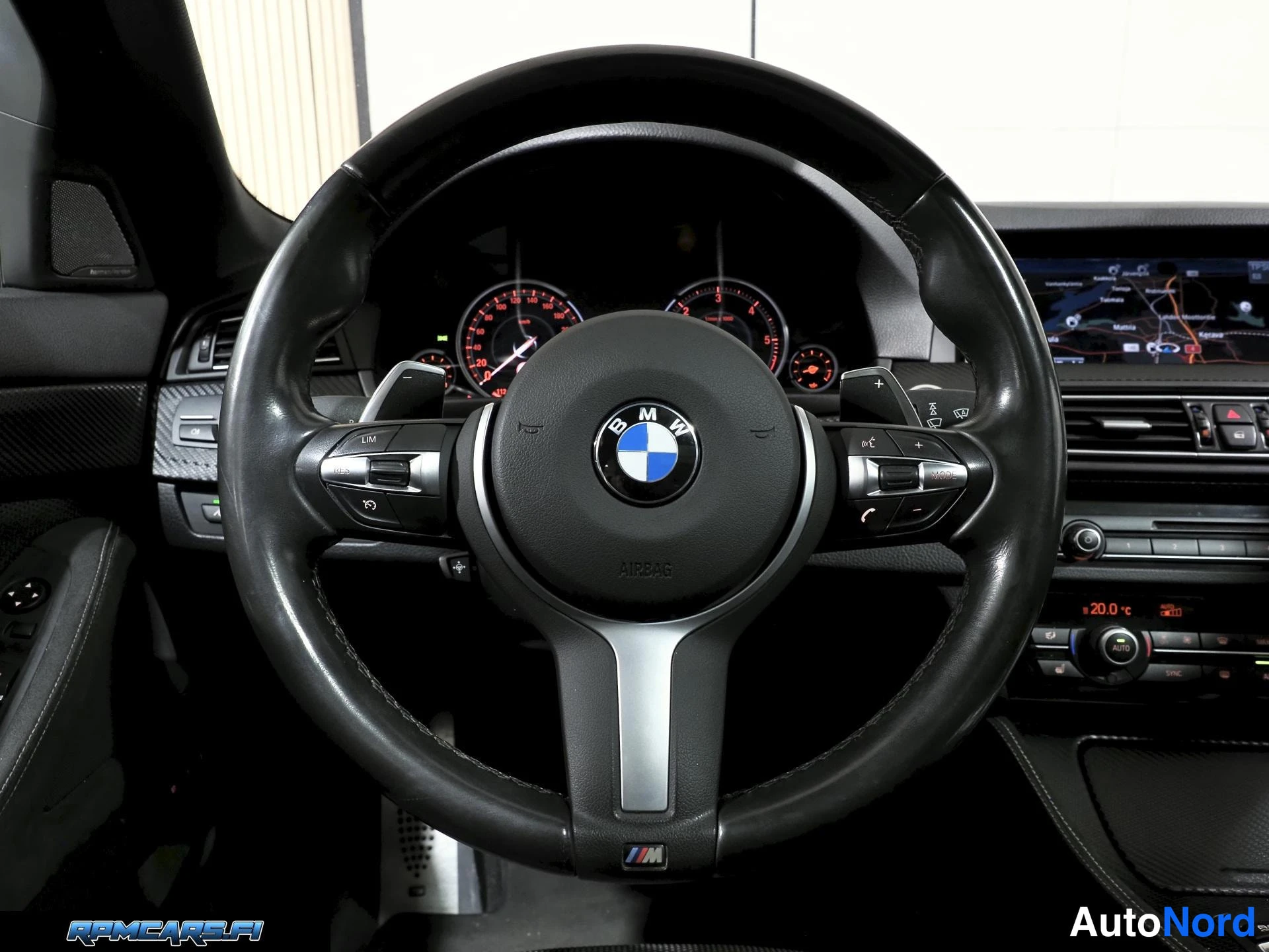 Hopea BMW M550d 2015, edestä, kuva 37