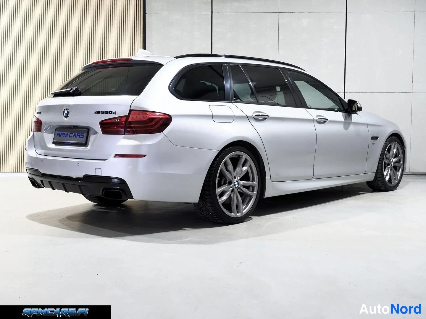 Hopea BMW M550d 2015, takaviisto, kuva 32