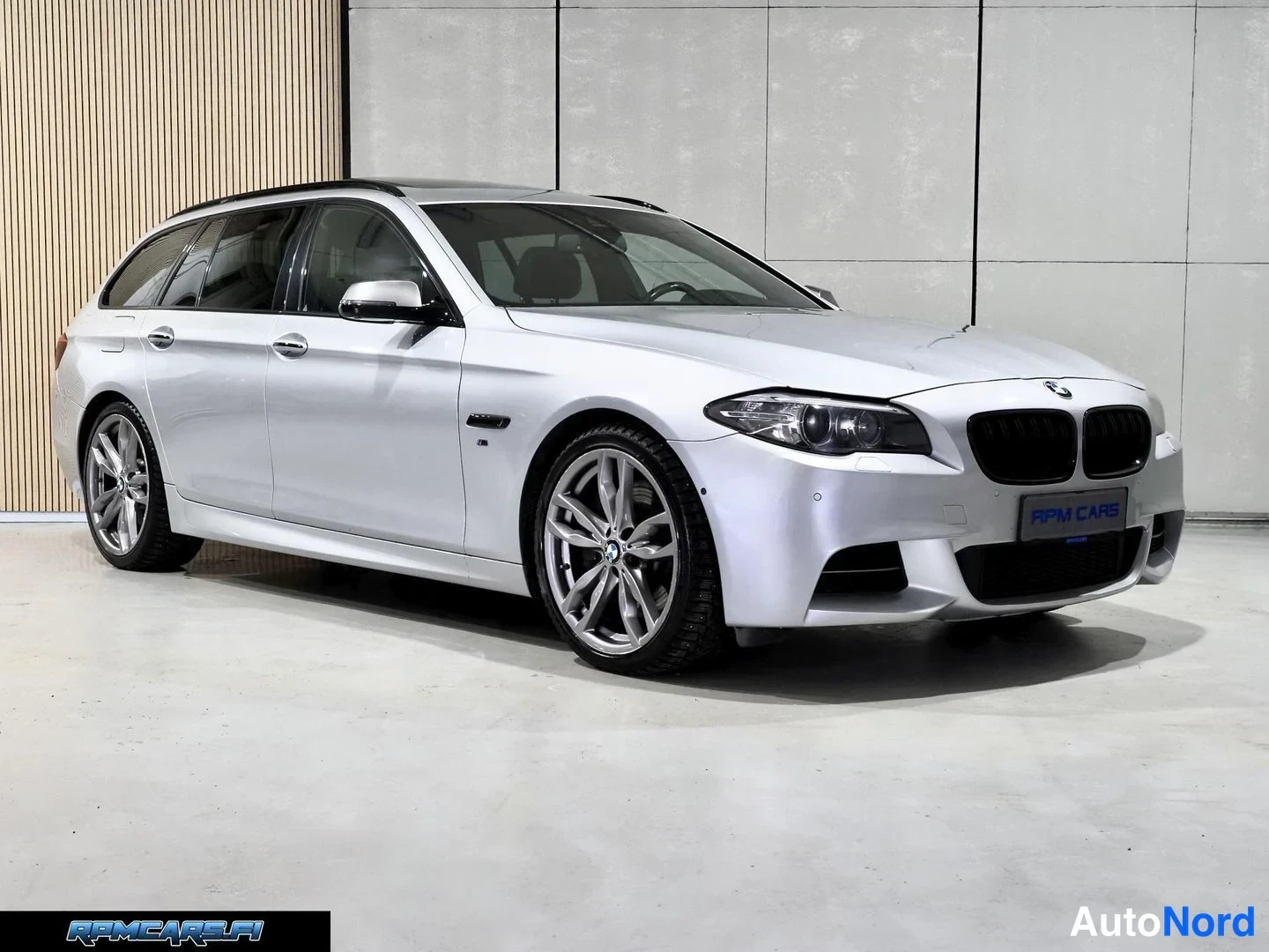 Hopea BMW M550d 2015, etuviisto, keula oikealle, kuva 8