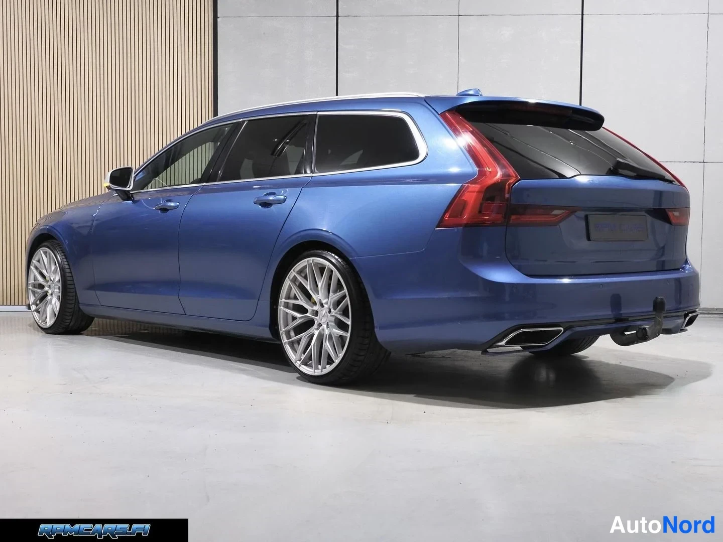 Sininen Volvo V90 2017, takaviisto, kuva 29