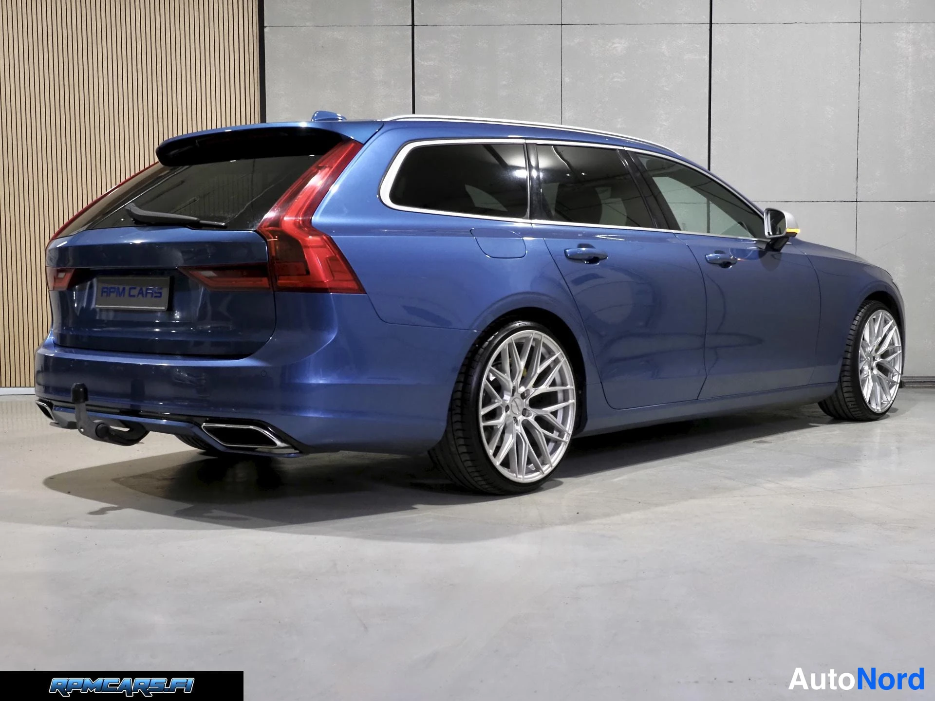 Sininen Volvo V90 2017, takaviisto, kuva 32