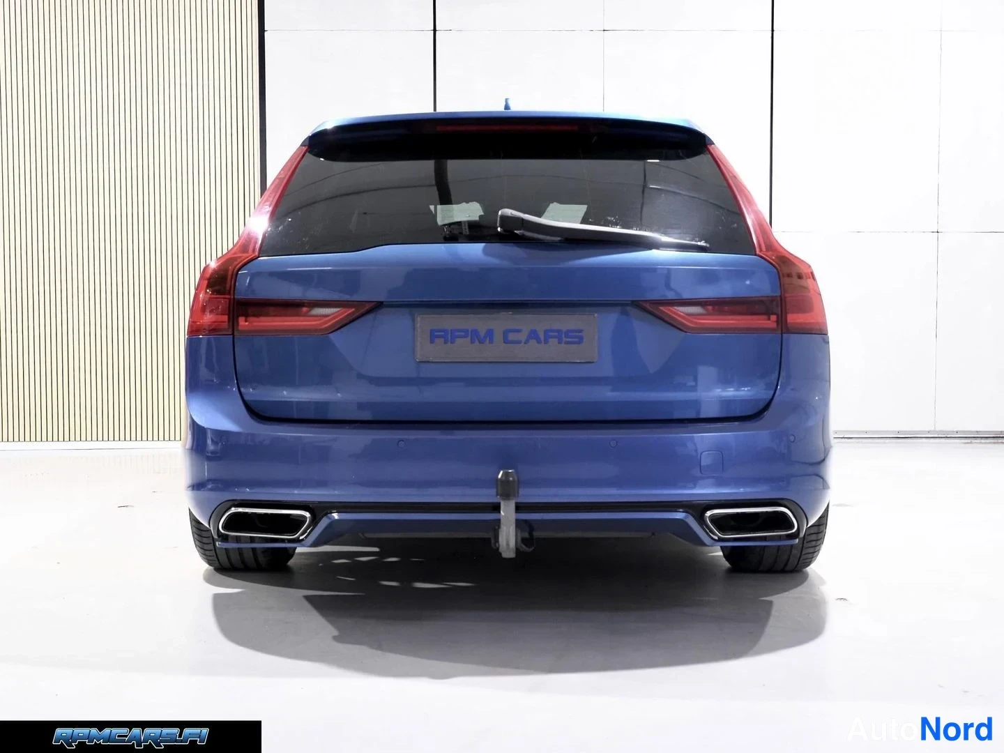 Sininen Volvo V90 2017, takaa, kuva 35