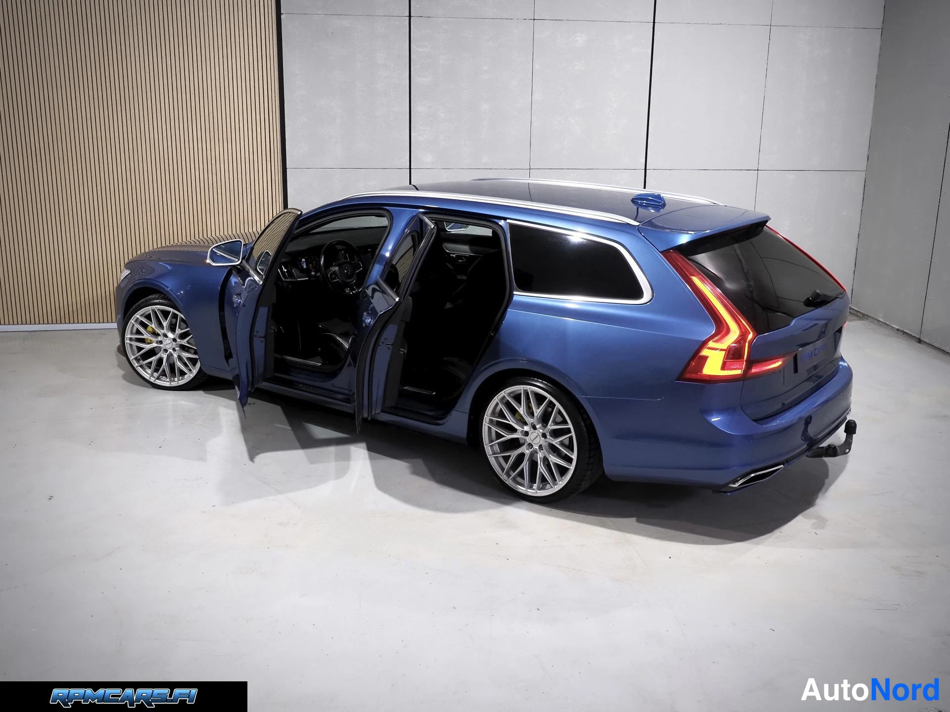 Sininen Volvo V90 2017, takaviisto, kuva 28