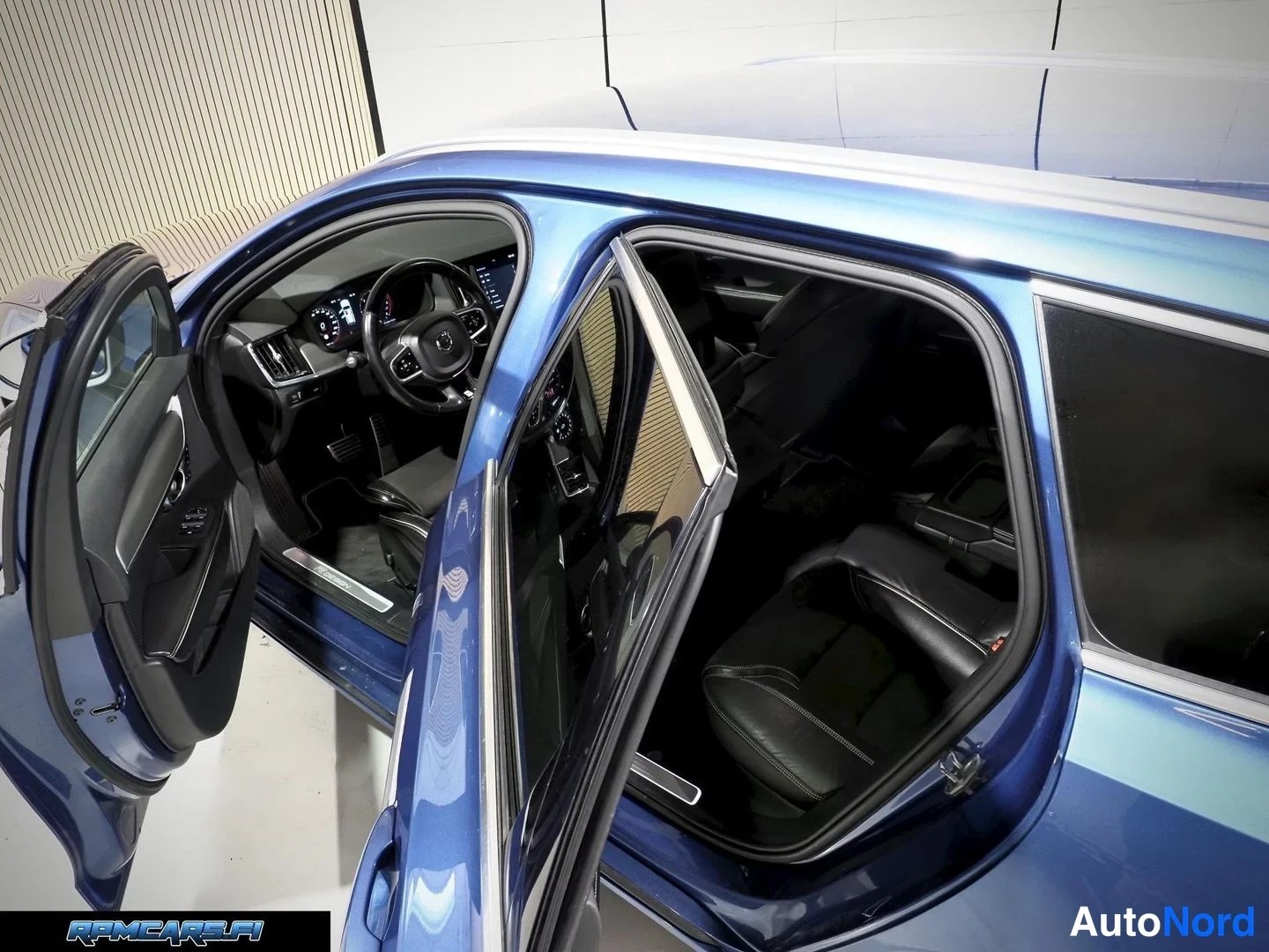 Sininen Volvo V90 2017, sivulta, kuva 23