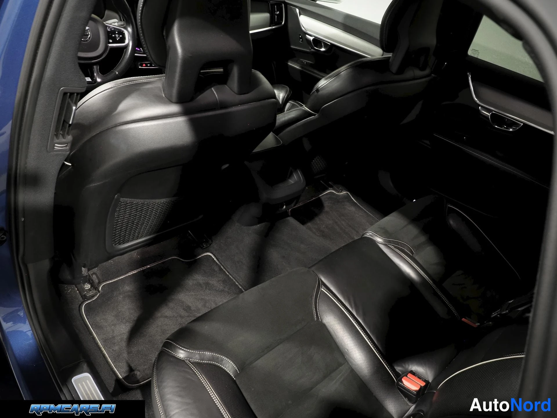 Sininen Volvo V90 2017, sivulta, kuva 16