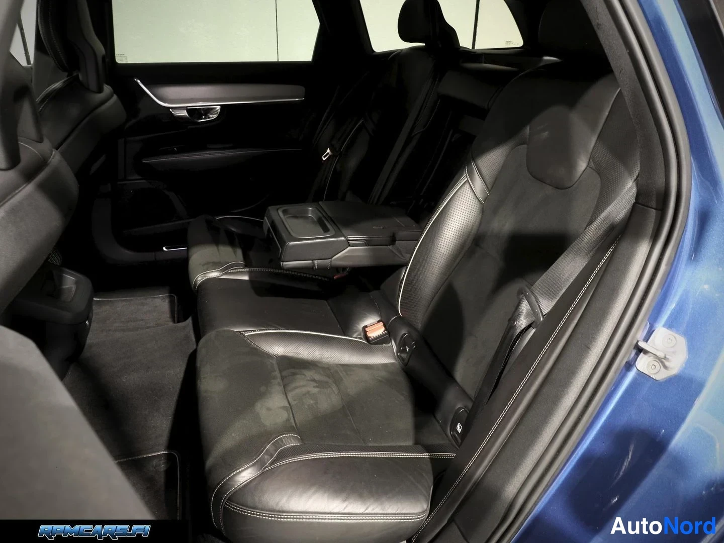Sininen Volvo V90 2017, kuva 58