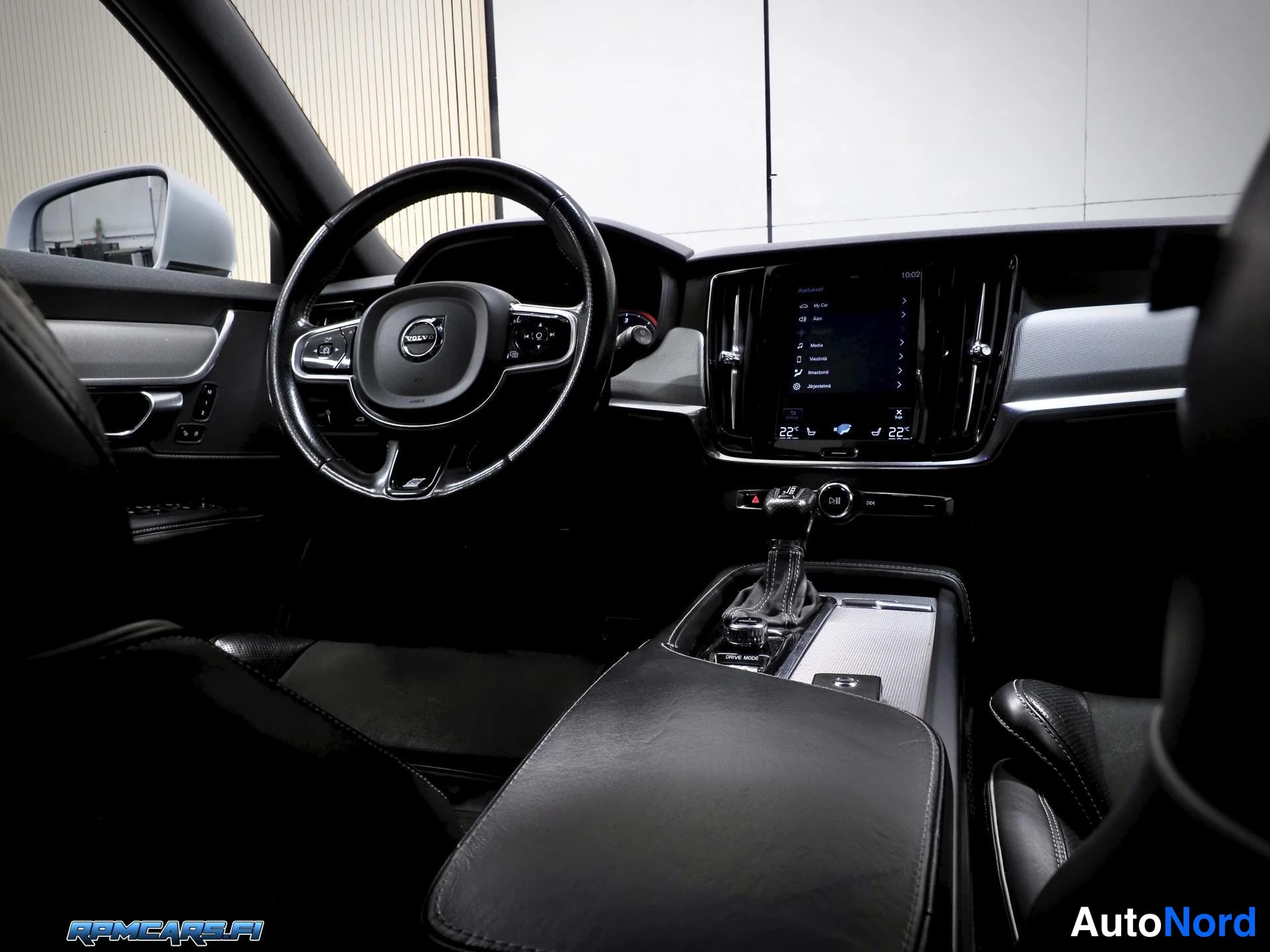 Sininen Volvo V90 2017, yksityiskohta, kuva 37